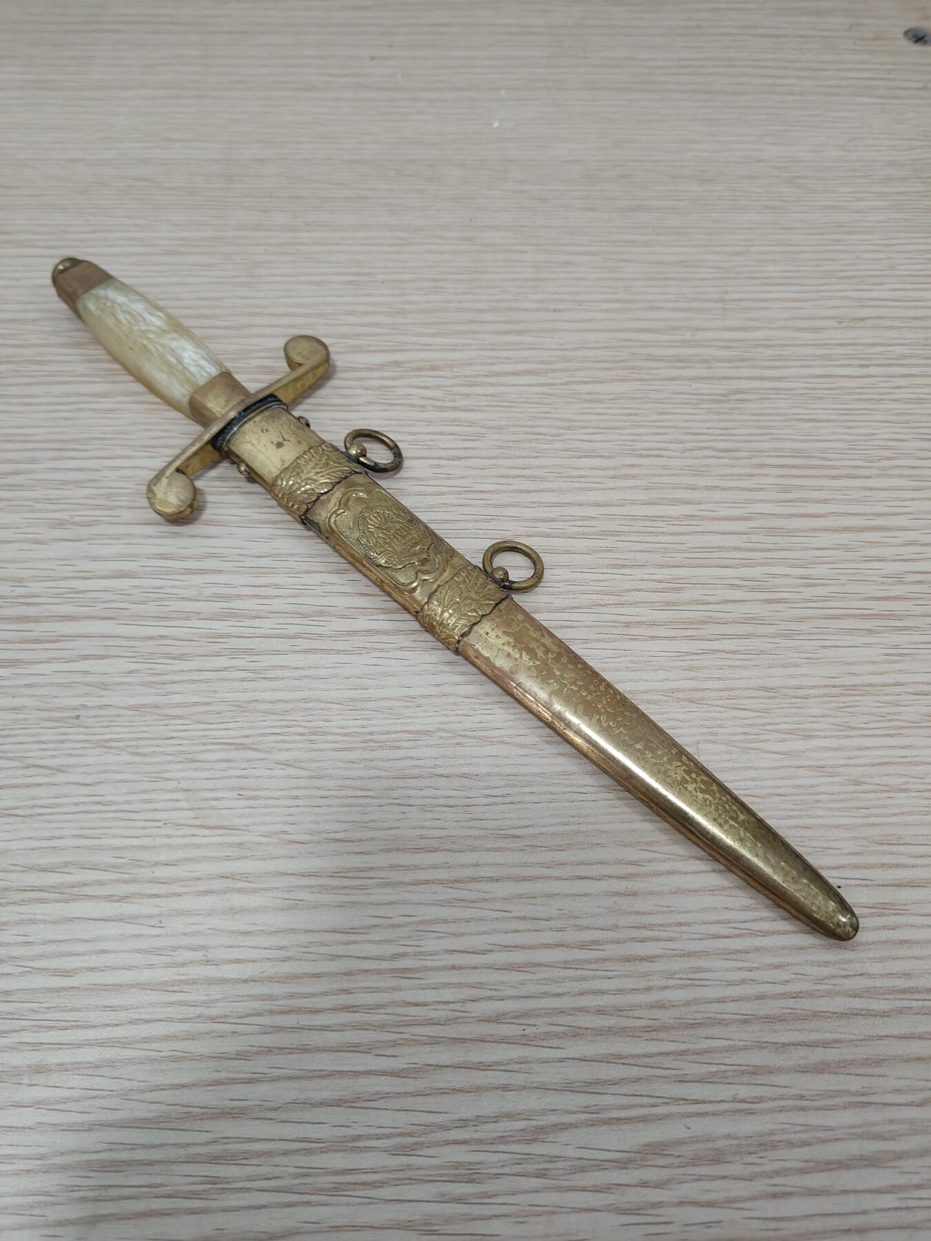 全场0元起拍 第177期 咸鱼国勋章拍卖专场 7月28日（周日）下午6：00开始 原品 罗马尼亚将官礼服配刃 安全未开刃工艺品