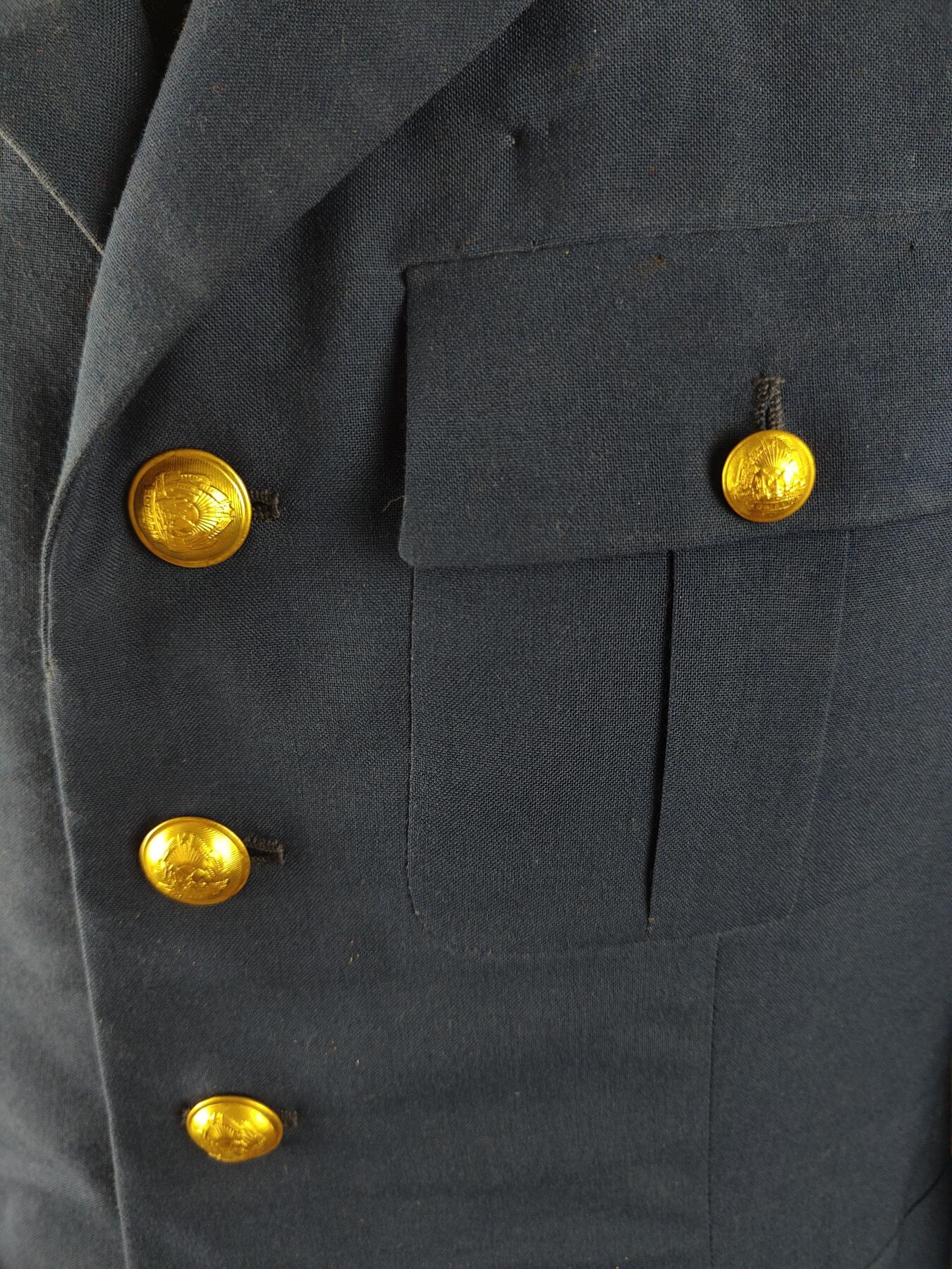 全场0元起拍 第177期 咸鱼国勋章拍卖专场 7月28日（周日）下午6：00开始 罗马尼亚 齐奥塞斯库时期 陆军大将礼服 腰围102 肩宽44 衣长76 袖长62 亚腰围90 裤长95