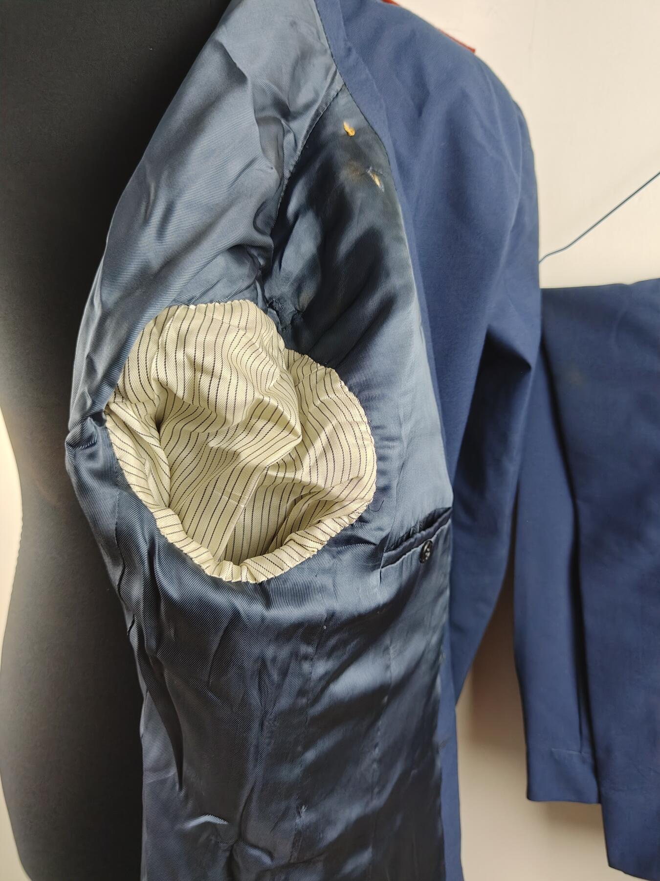 全场0元起拍 第177期 咸鱼国勋章拍卖专场 7月28日（周日）下午6：00开始 罗马尼亚 齐奥塞斯库时期 陆军大将礼服 腰围102 肩宽44 衣长76 袖长62 亚腰围90 裤长95