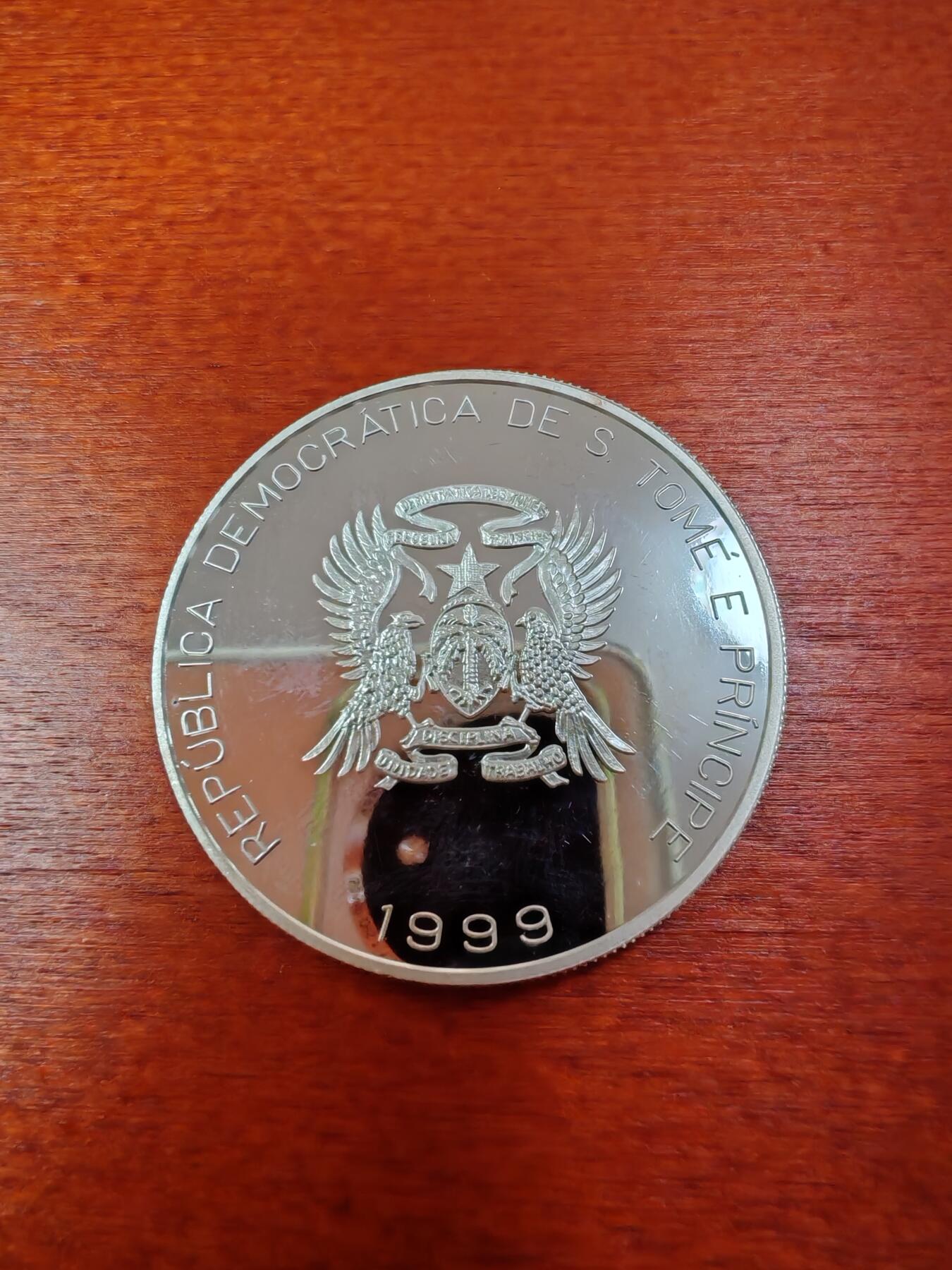 长老汇龙年精选第十一场拍卖（币中币） 1999圣多美与普林斯顿2000多布拉斯/1欧元双币值精制银币，+比利时1法郎