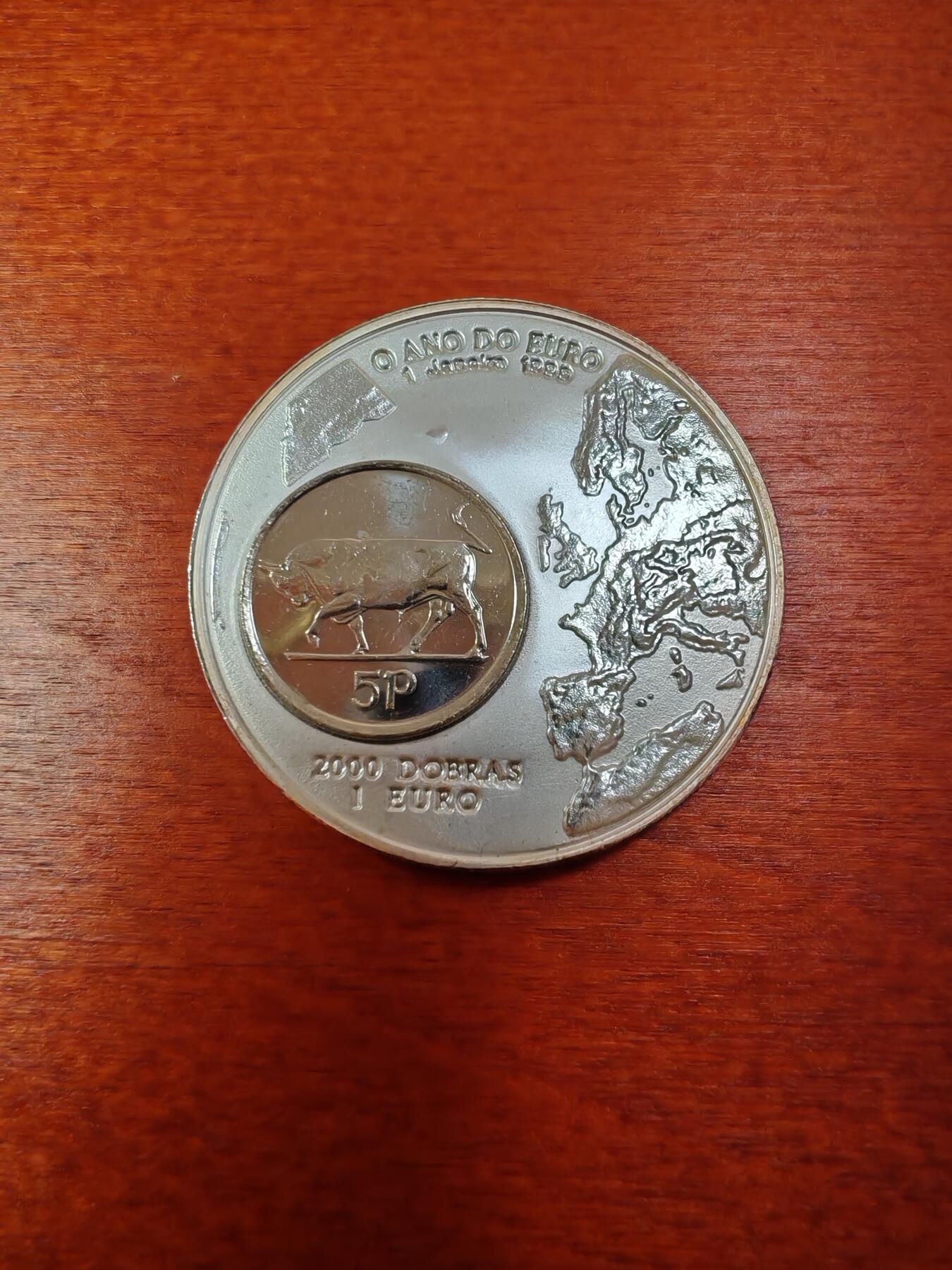 长老汇龙年精选第十一场拍卖（币中币） 1999圣多美与普林斯顿2000多布拉斯/1欧元双币值精制银币，+爱尔兰5便士