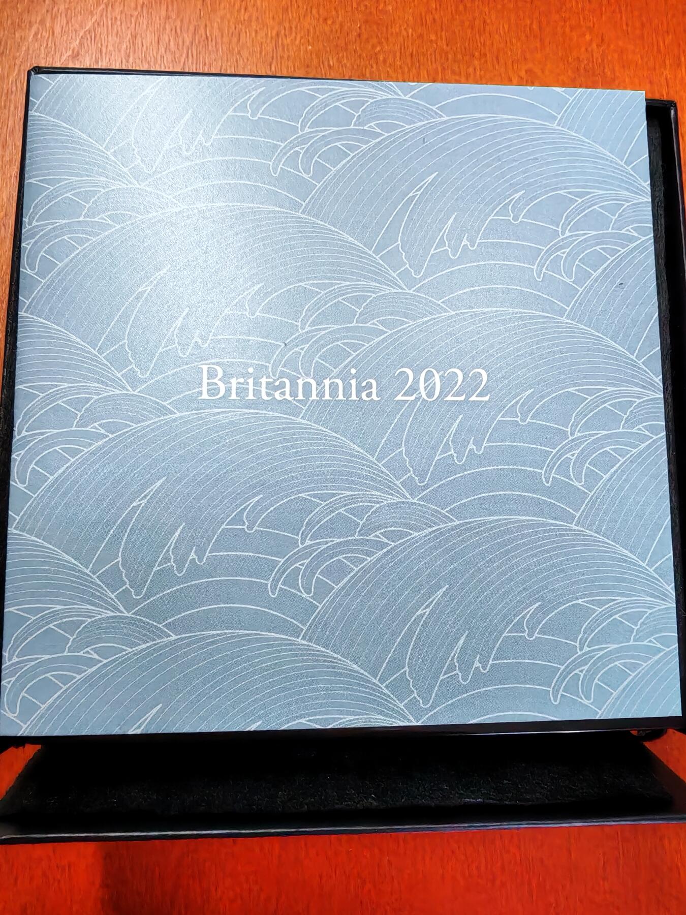 长老汇龙年精选第十二场拍卖（满分进行曲） 2022英国不列颠女神5英镑2盎司精制银币，盒证全，仪式感十足的英国皇家造币厂包装盒