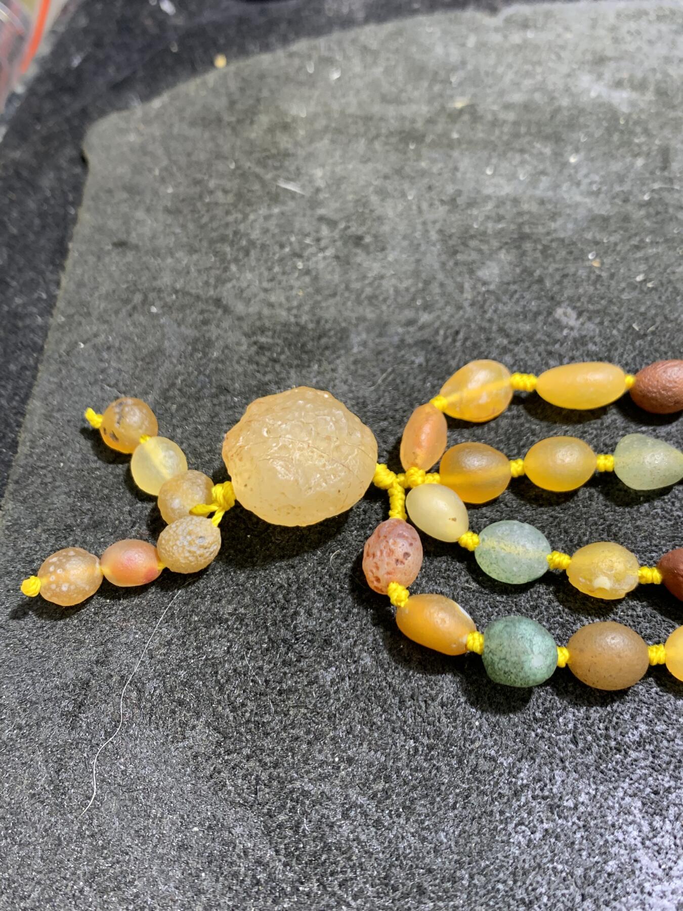 精美天然阿拉善108彩珠玛瑙项链(手串)一条，