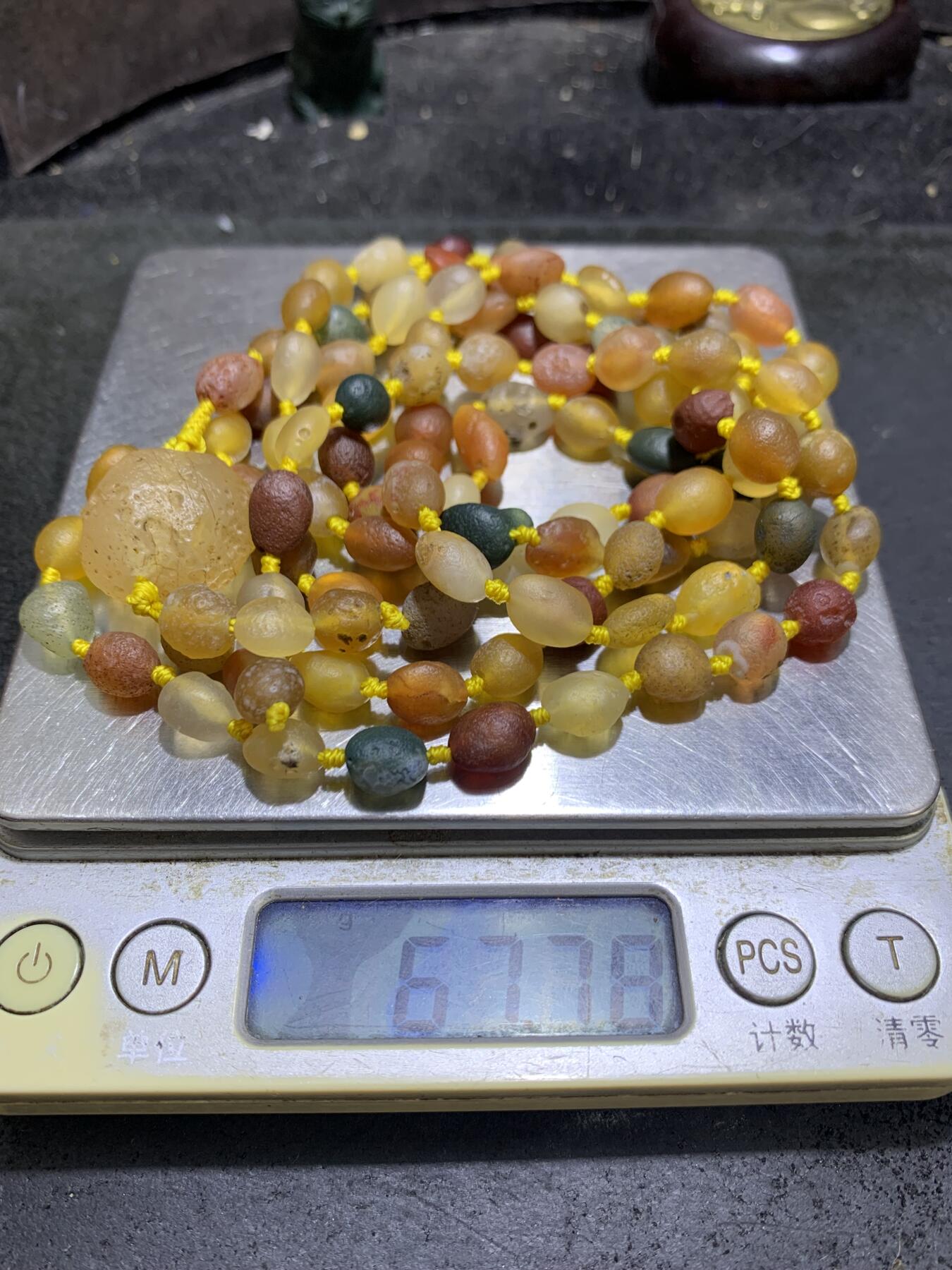 精美天然阿拉善108彩珠玛瑙项链(手串)一条，