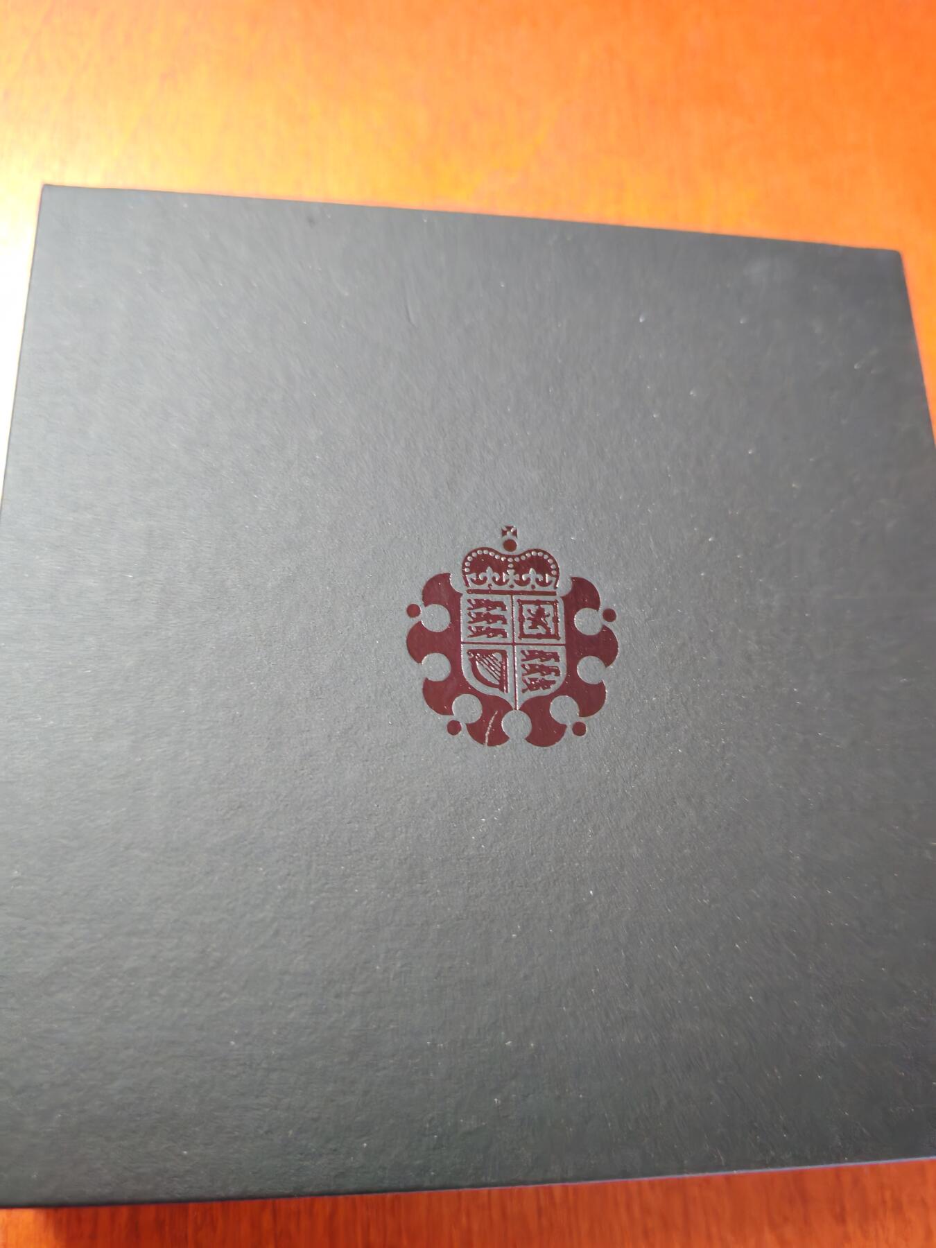 长老汇龙年精选第十二场拍卖（满分进行曲） 2022英国女王勋章系列5英镑加厚精制银币，盒证全