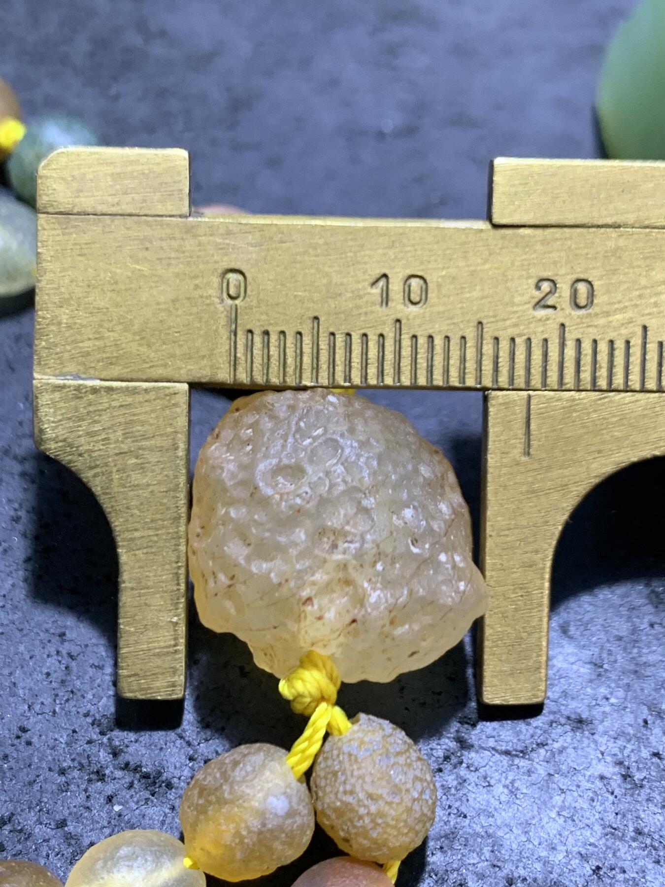 精美天然阿拉善108彩珠玛瑙项链(手串)一条，