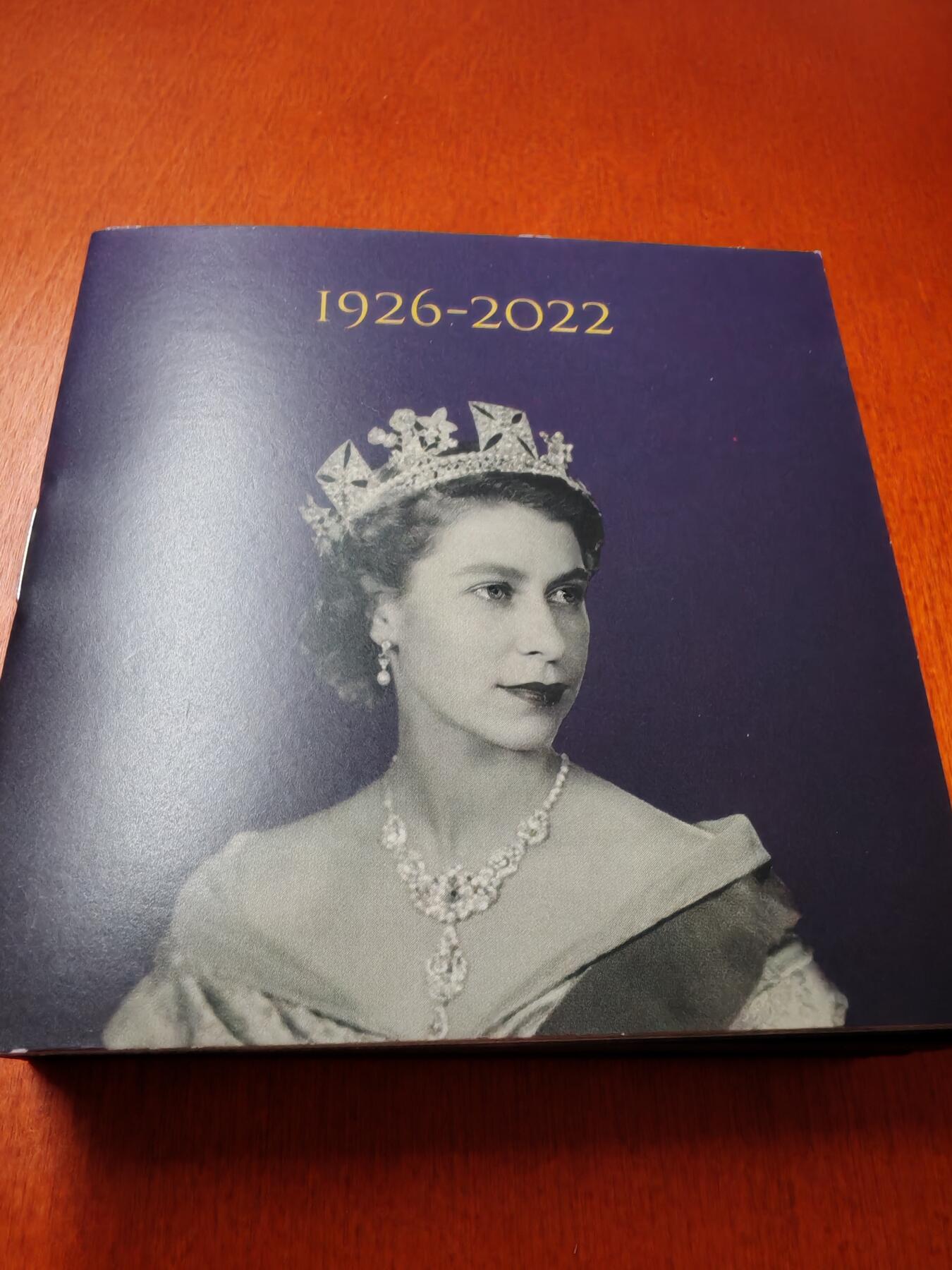 长老汇龙年精选第十二场拍卖（满分进行曲） 2022英国伊丽莎白女王去世5英镑精制加厚银币，盒证全，有外纸盒，忘拍了