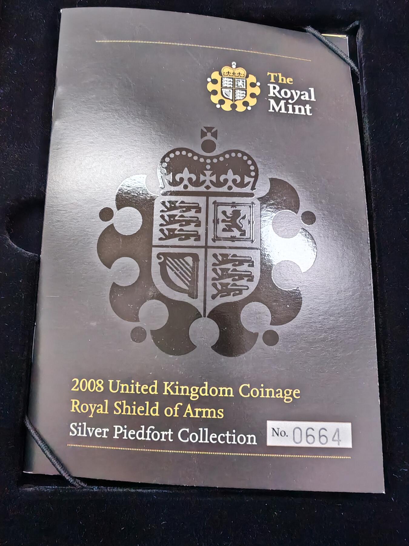 长老汇龙年精选第十二场拍卖（满分进行曲） 2008英国盾徽7枚套装首发年精制加厚银币，盒证全