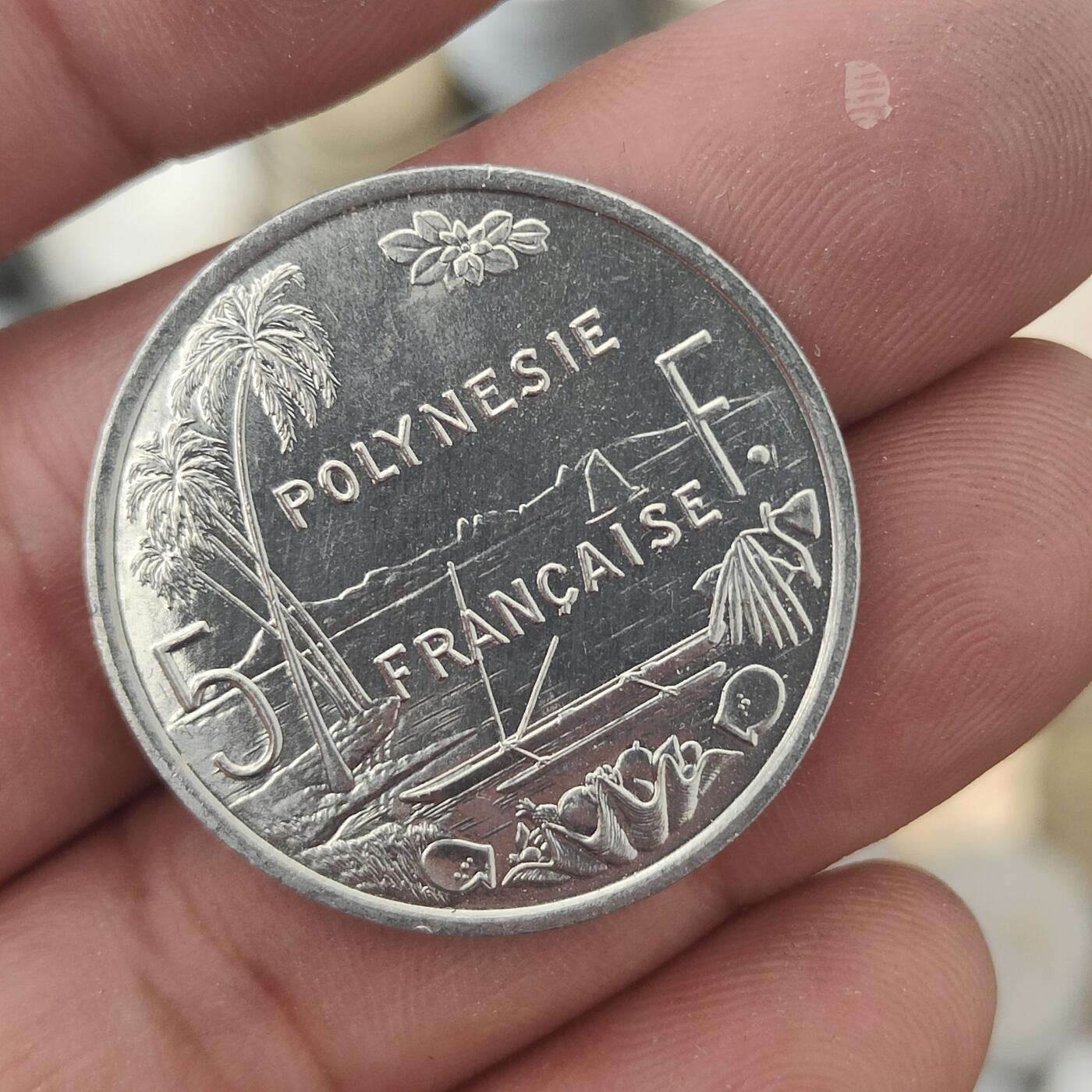 英雄古币捡漏专场第一期无押金可累计捡漏，全场50包邮，偏远地区除外。 法属玻璃尼西亚