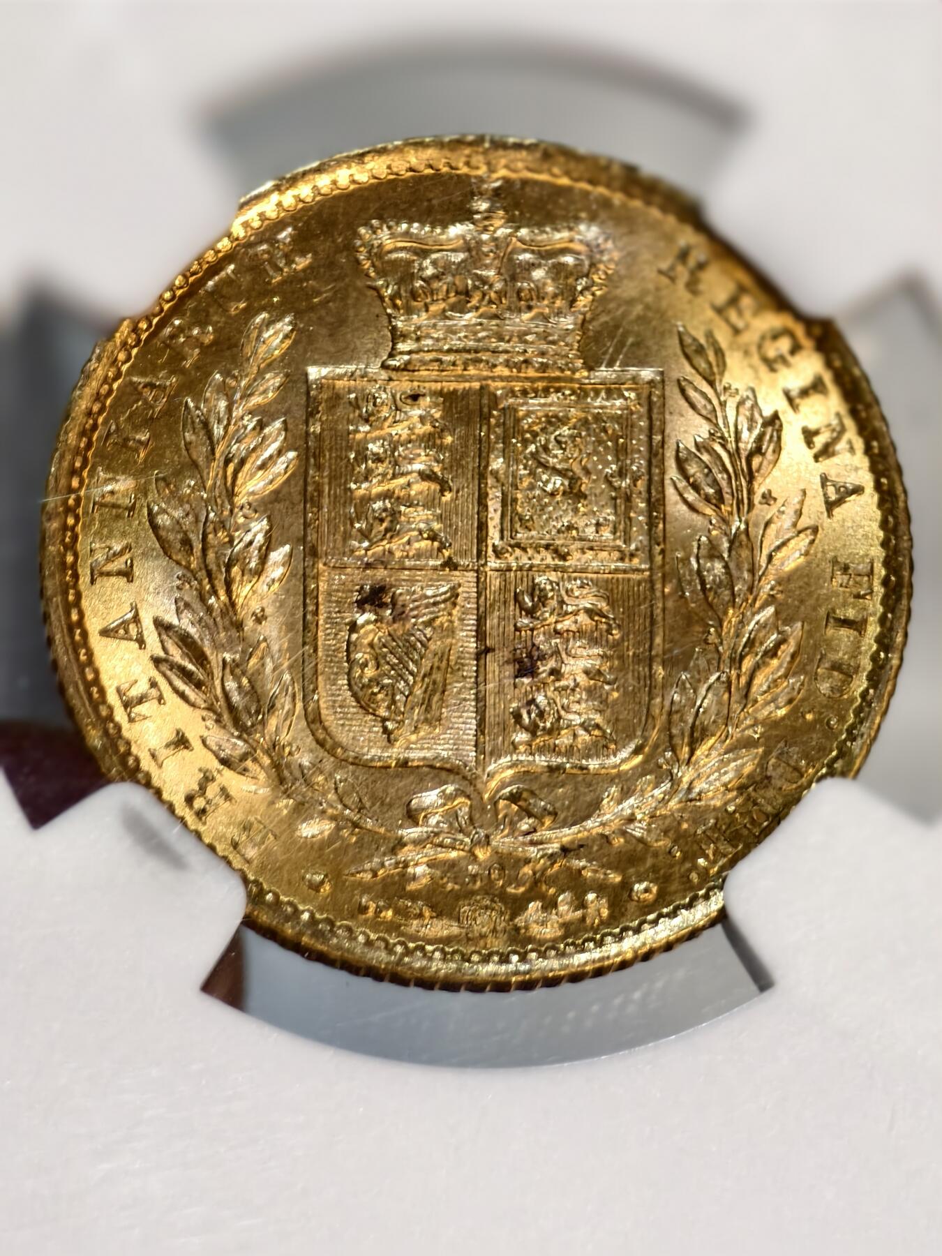 NGC-MS62英国1871年维多利亚青年版盾徽索维林金币