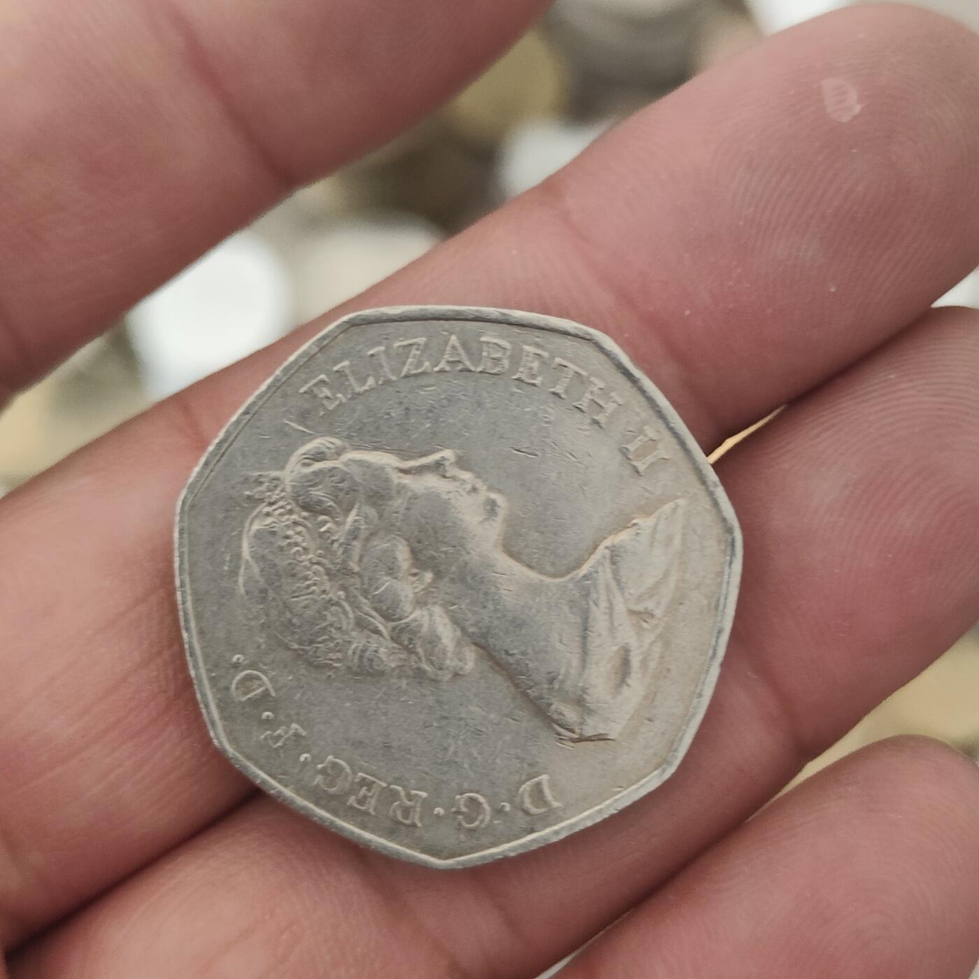 英雄古币捡漏专场第一期无押金可累计捡漏，全场50包邮，偏远地区除外。 英国入欧纪念币