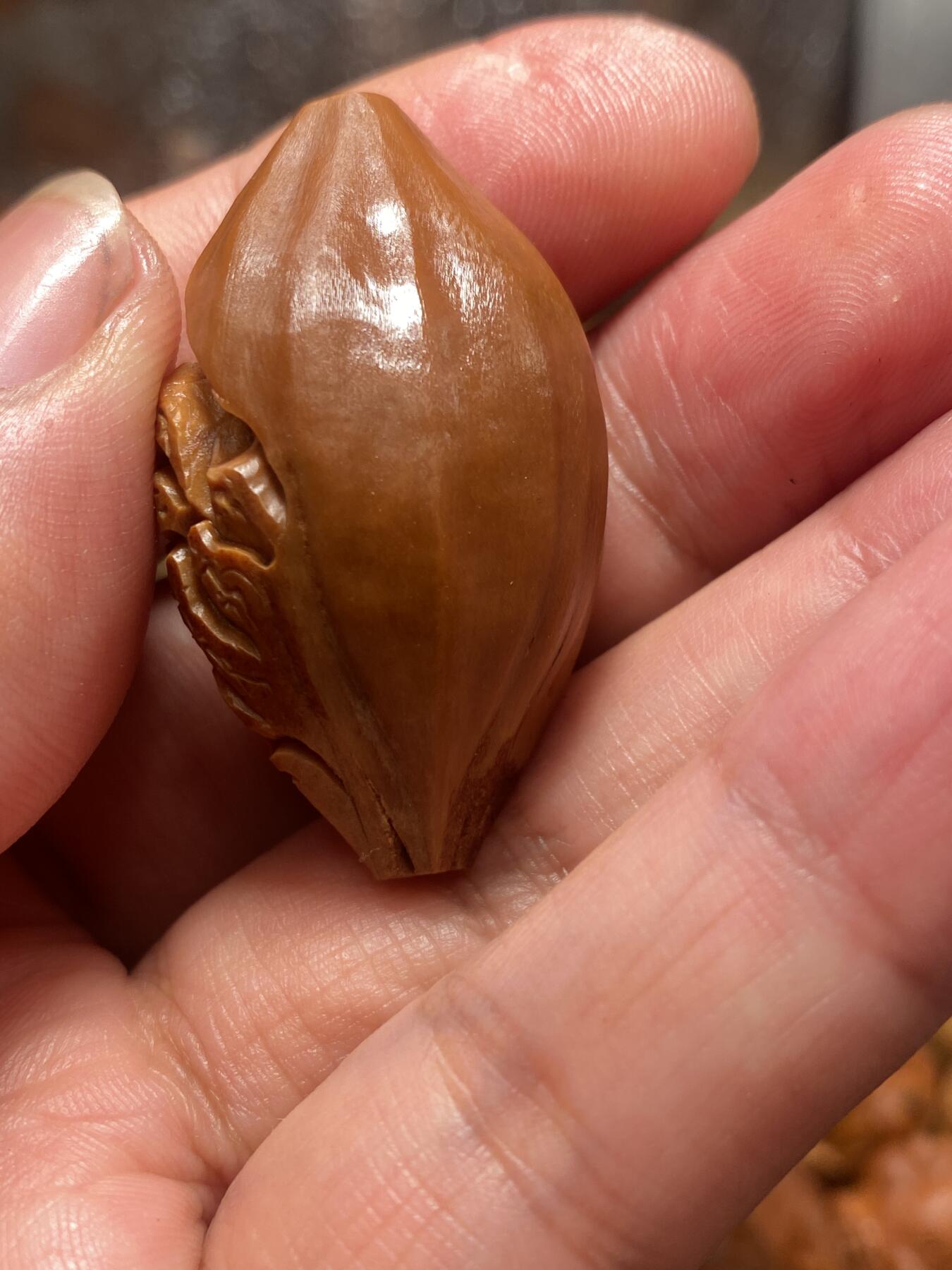 苏工手工核雕传统非物质文化遗产 苏工核雕纯手工梅林四花大核雕刻石佛，老苏工手艺，立体感十足，市场少见尺寸2。4x4.2喜欢的来