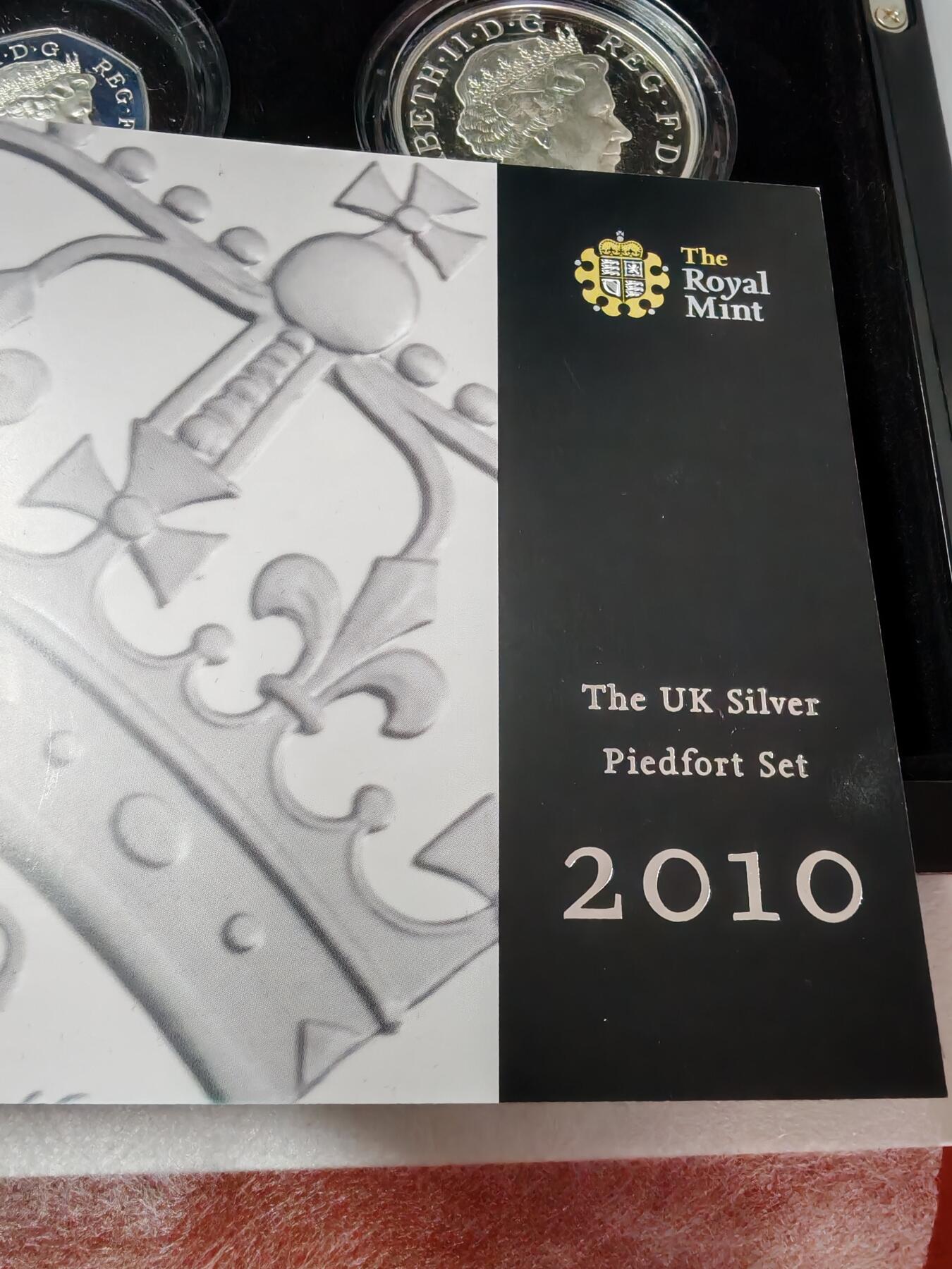 长老汇龙年精选第十二场拍卖（满分进行曲） 2010英国5枚精制加厚银币套装，盒证全