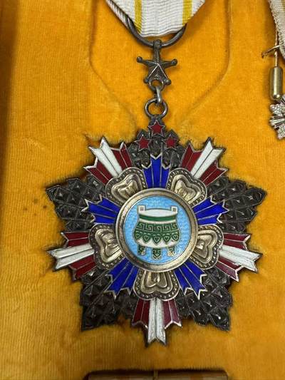 [珍藏世界]宝鼎七等勋章（府厂） 原带原盒 [珍藏世界]宝鼎七等勋章（府厂） 原带原盒