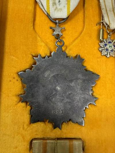 [珍藏世界]宝鼎七等勋章（府厂） 原带原盒 [珍藏世界]宝鼎七等勋章（府厂） 原带原盒