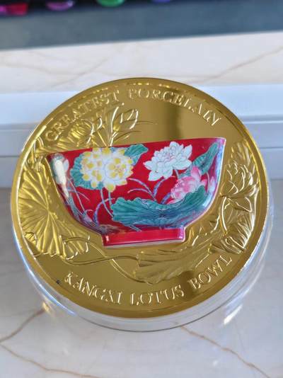【海寕潮】拍卖第121期 - 【海寧潮】加纳2023年镶嵌皇家莲花碗2盎司镀金彩色纪念银币，999银镀金，发行量500枚，原盒证书市场价格1880