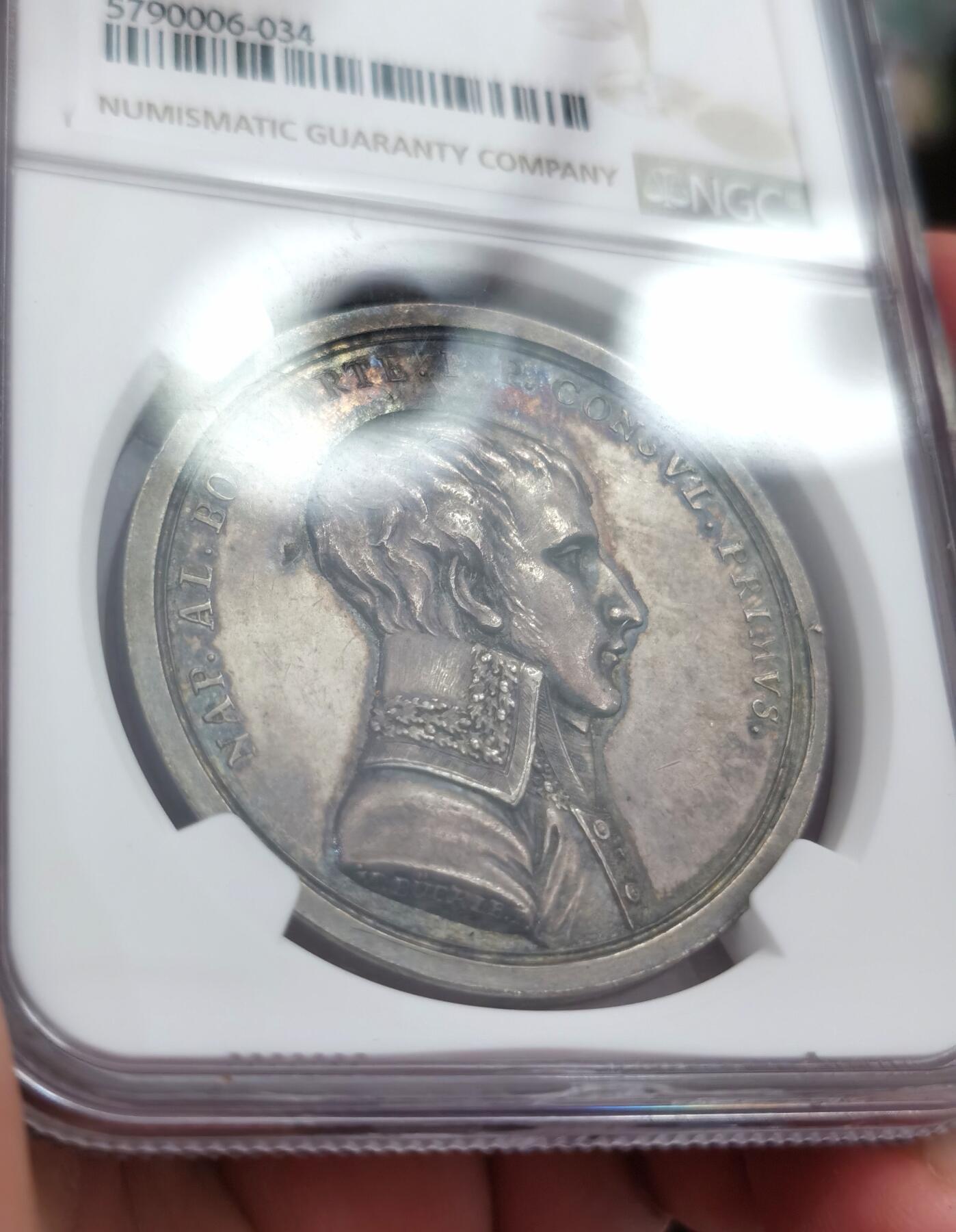 博洋堂“夏光旖旎”7月精品专场暨第085期（全场包邮） NGC MS62 法国1802年拿破仑一世亚眠条约原铸银章，五彩包浆，罕见短发执政头像 ，胜利羽翼女神手持橄榄枝与月桂花环飘逸地在空中飞行，整体画面唯美，设计雕刻精美，亚眠条约结束法国与英国冲突，标志第二次反法联盟最终破产意义重大，稀有品种，18年昆克裸章2880欧元含佣成交