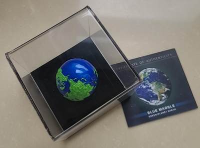 【币将精彩】世界钱币拍卖专场(2024-7-31) - 巴巴多斯2022年蓝色地球圆形珐琅彩三盎司立体银币带证书包装
