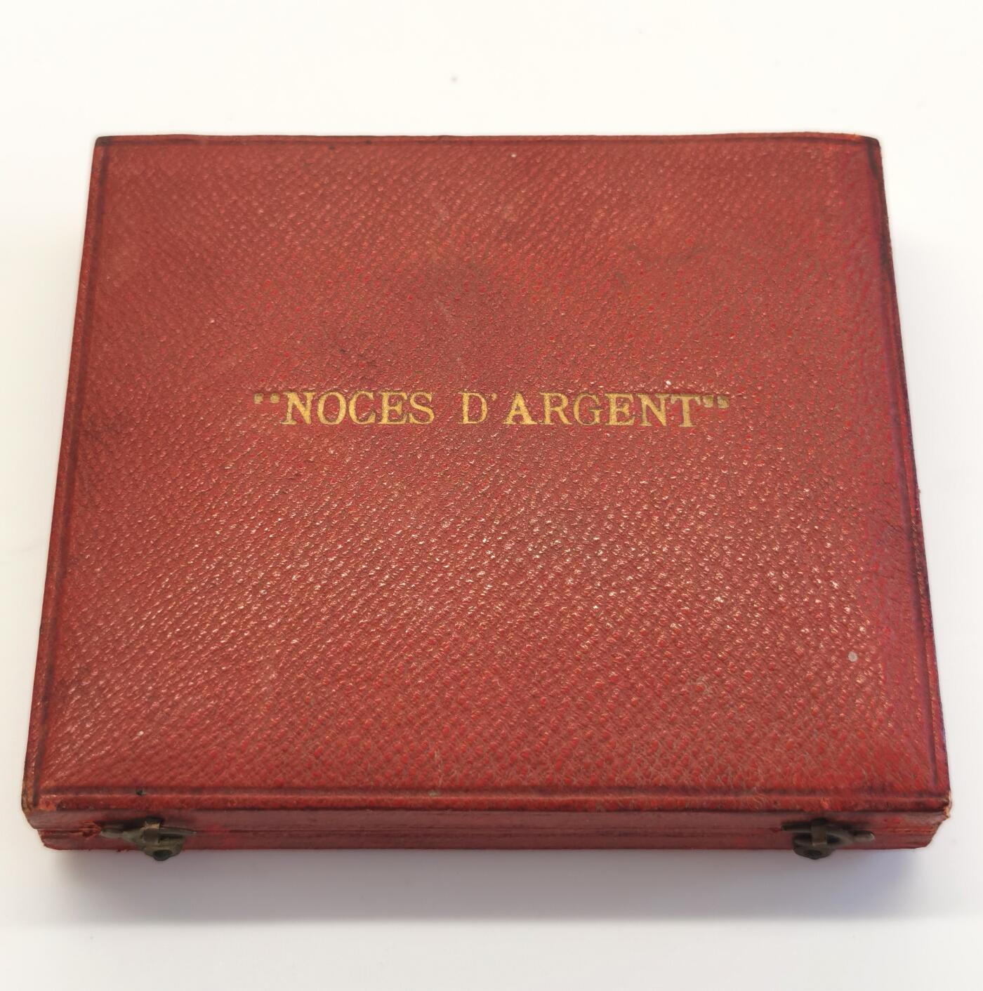 博洋堂“夏光旖旎”7月精品专场暨第085期（全场包邮） 1904年法国银婚银章（原盒），Baudichon作品，72*66mm，152g，未刻字，边铭丰饶角+1ARGENT