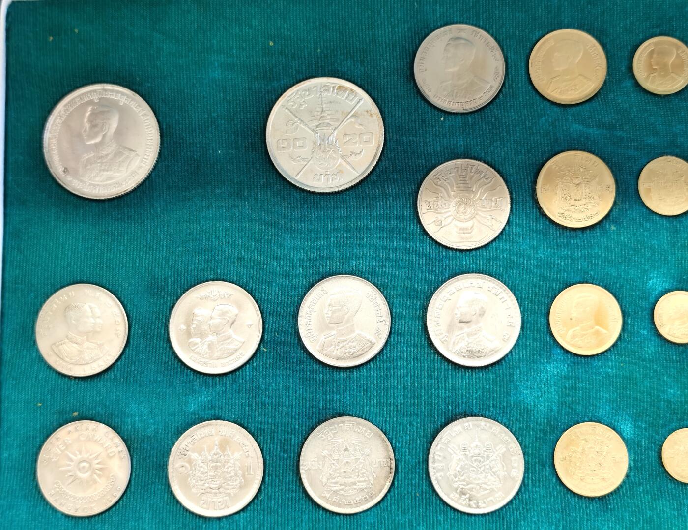 博洋堂“夏光旖旎”7月精品专场暨第085期（全场包邮） 泰国拉玛九世皇家造币厂绿色礼盒32枚未流通硬币，含两枚银币，原包装，甚至还有原装擦银布，非常难得！