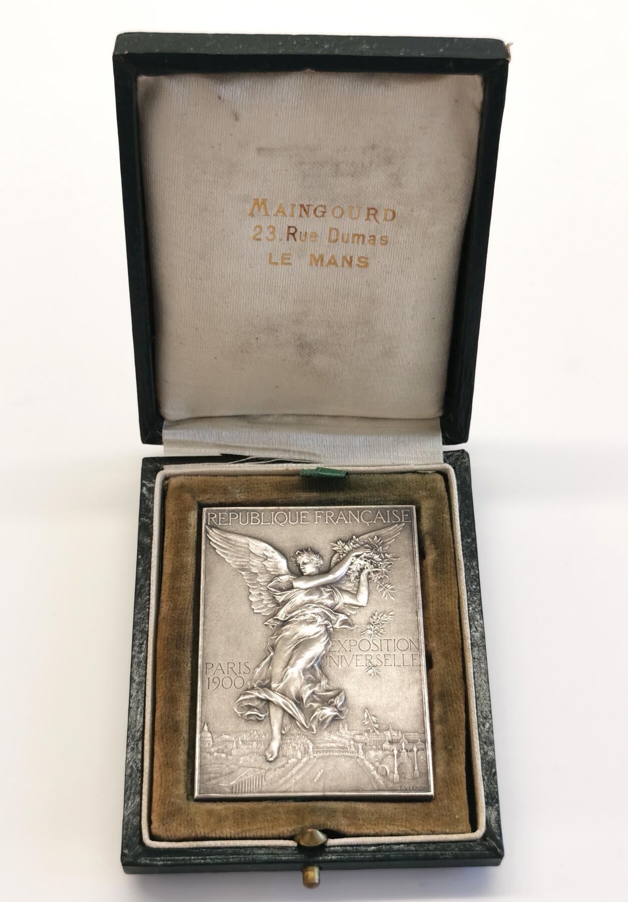 博洋堂“夏光旖旎”7月精品专场暨第085期（全场包邮） 1900年法国巴黎世博会镀银铜章（原盒），F.Vernon作品，60*42mm，53.4g，边铭丰饶角+BRONZE