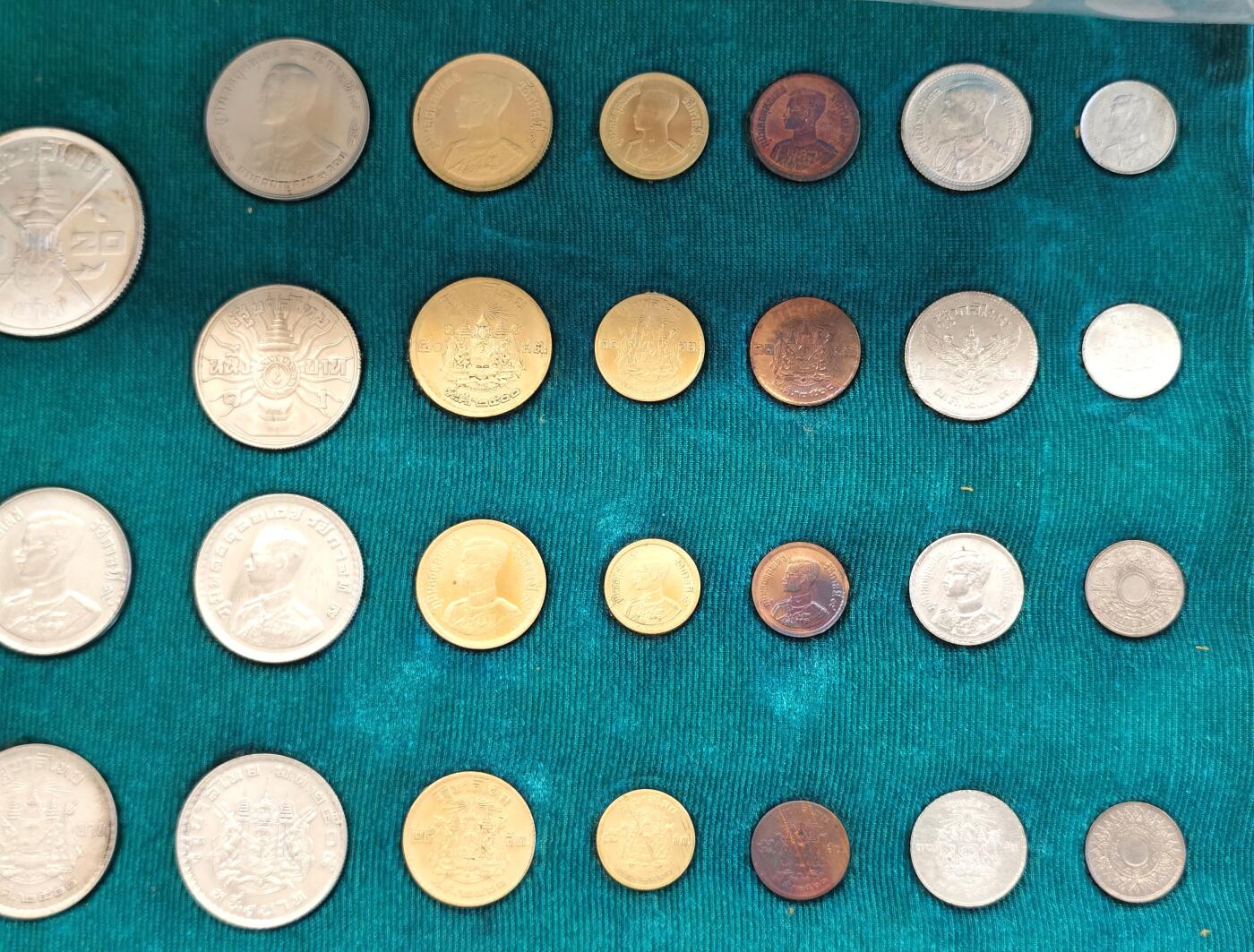 博洋堂“夏光旖旎”7月精品专场暨第085期（全场包邮） 泰国拉玛九世皇家造币厂绿色礼盒32枚未流通硬币，含两枚银币，原包装，甚至还有原装擦银布，非常难得！