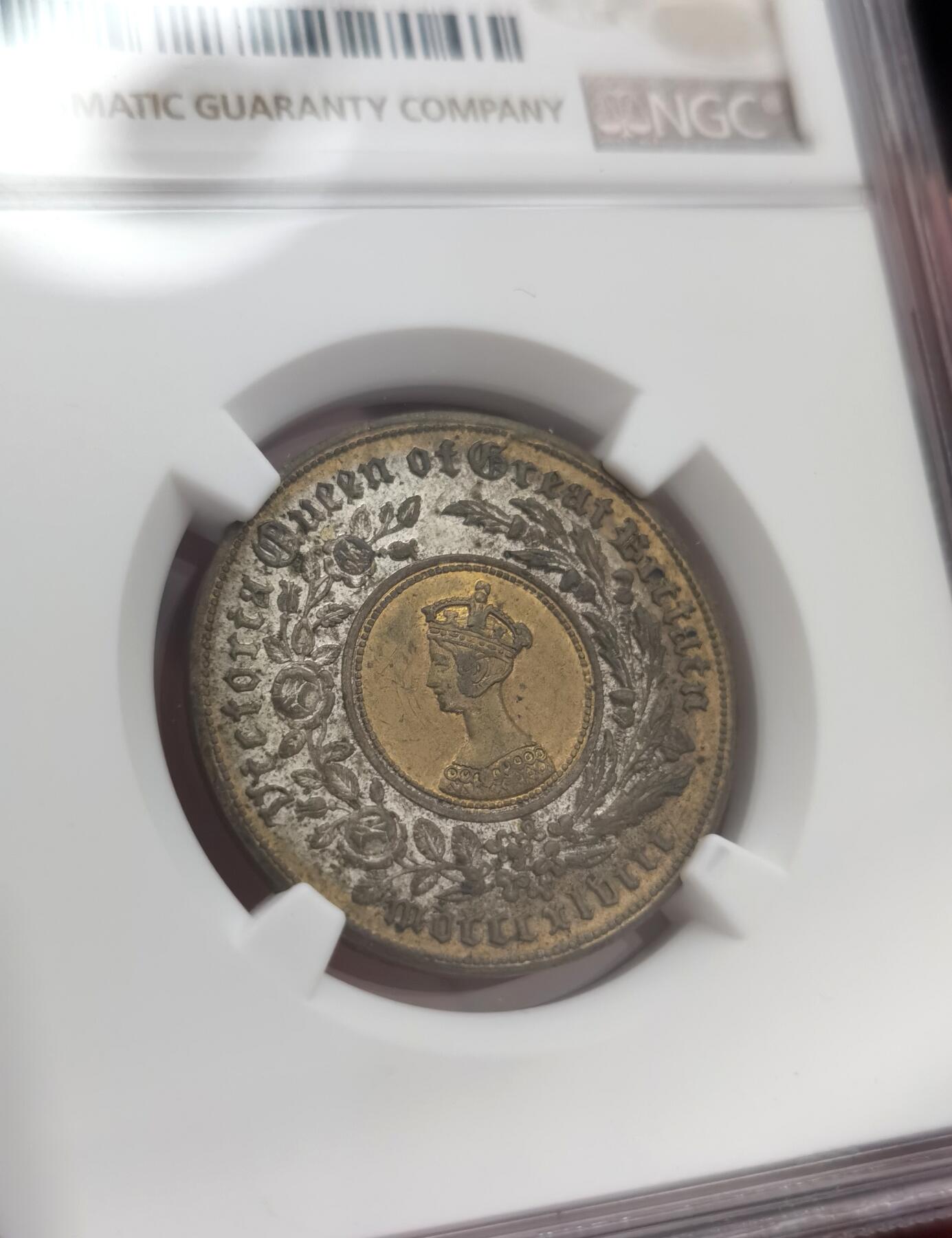 博洋堂“夏光旖旎”7月精品专场暨第085期（全场包邮） NGC MS64 英国1848双色样币克朗X#23稀有版，嘉德徽章旁无签名，比常见的有签名X#24版本少几个数量级，MS64一枚毕业