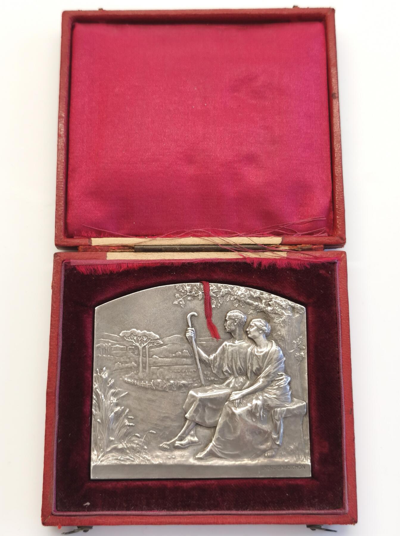 博洋堂“夏光旖旎”7月精品专场暨第085期（全场包邮） 1904年法国银婚银章（原盒），Baudichon作品，72*66mm，152g，未刻字，边铭丰饶角+1ARGENT