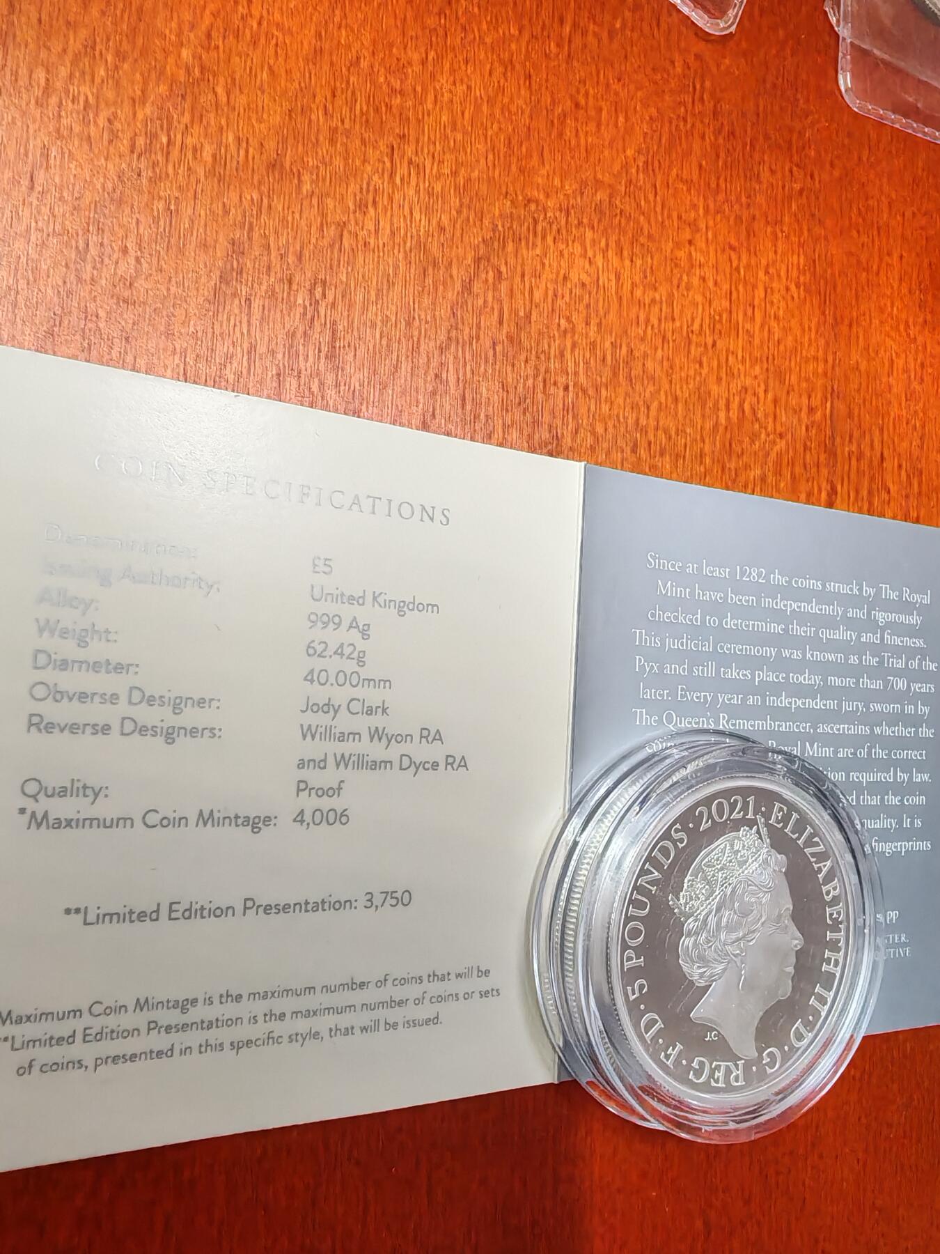 长老汇龙年精选第十三场拍卖 2021英国哥特皇家徽章5英镑2盎司精制银币，盒证全，发行价高达5000元