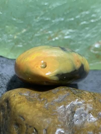 精美亚光战国红玛瑙手工俏色巧雕石破惊天灵猴吊坠一个， 精美亚光战国红玛瑙手工俏色巧雕石破惊天灵猴吊坠一个，