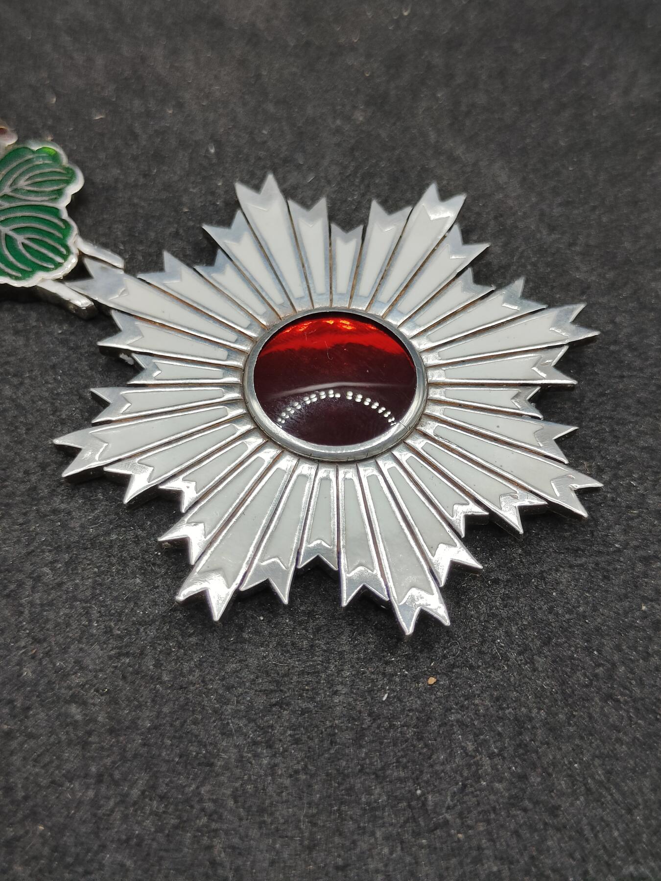 全场0元起拍 第178期 咸鱼国勋章拍卖专场 7月31日（周三）下午6：00开始 稀少 西南战争时期美品六等旭日章 内缩珐琅 绶带后配 银制