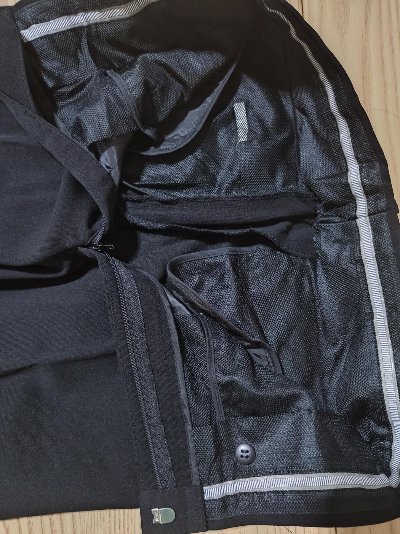 全场0元起拍 第178期 咸鱼国勋章拍卖专场 7月31日（周三）下午6：00开始 西德陆军陆航上尉 刺绣袖标常服一套 胸围102 肩宽44 衣长75 袖长60 腰围76 裤长97