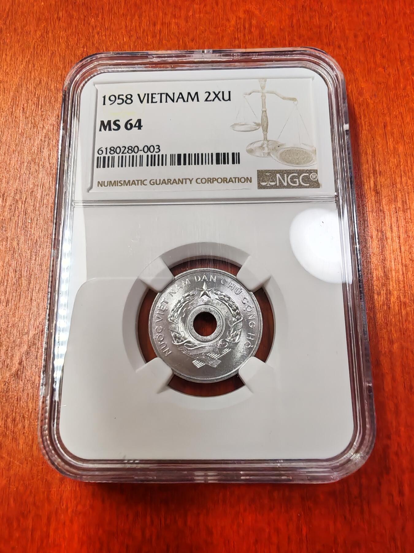 长老汇龙年精选第十三场拍卖 1958 越南 2苏中孔铝币，NGC MS64