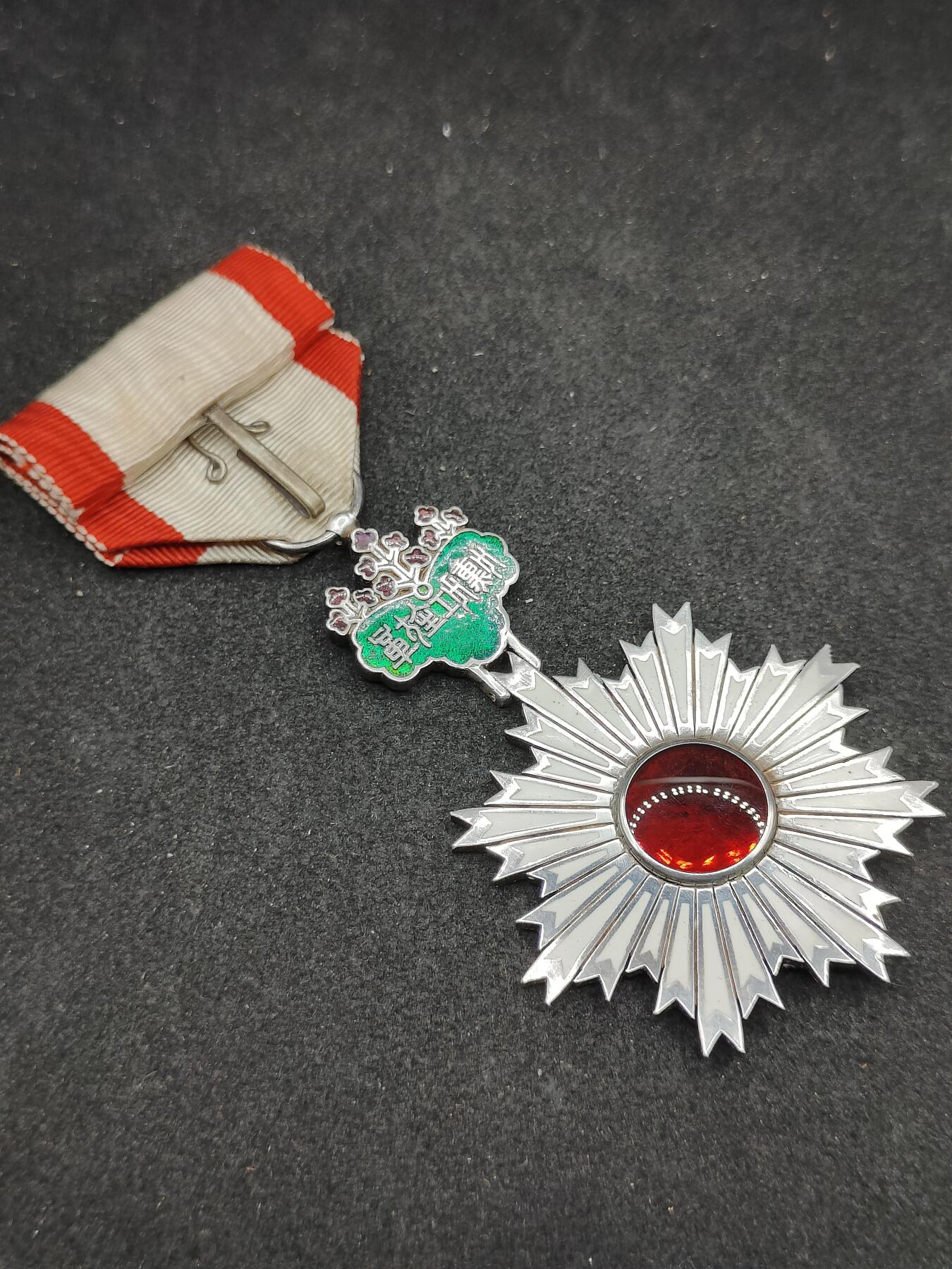 全场0元起拍 第178期 咸鱼国勋章拍卖专场 7月31日（周三）下午6：00开始 稀少 西南战争时期美品六等旭日章 内缩珐琅 绶带后配 银制