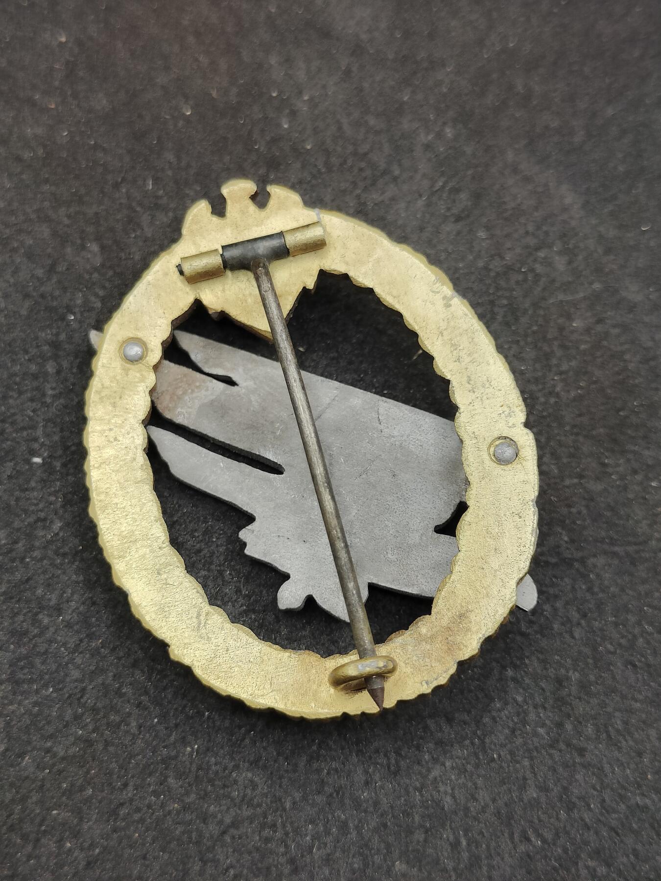 全场0元起拍 第178期 咸鱼国勋章拍卖专场 7月31日（周三）下午6：00开始 原品德3，57磨标版 空降猎兵章