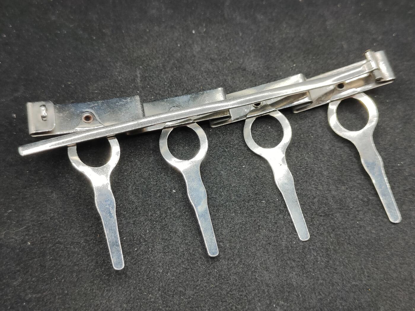 全场0元起拍 第178期 咸鱼国勋章拍卖专场 7月31日（周三）下午6：00开始 日本战时钢质四连挂