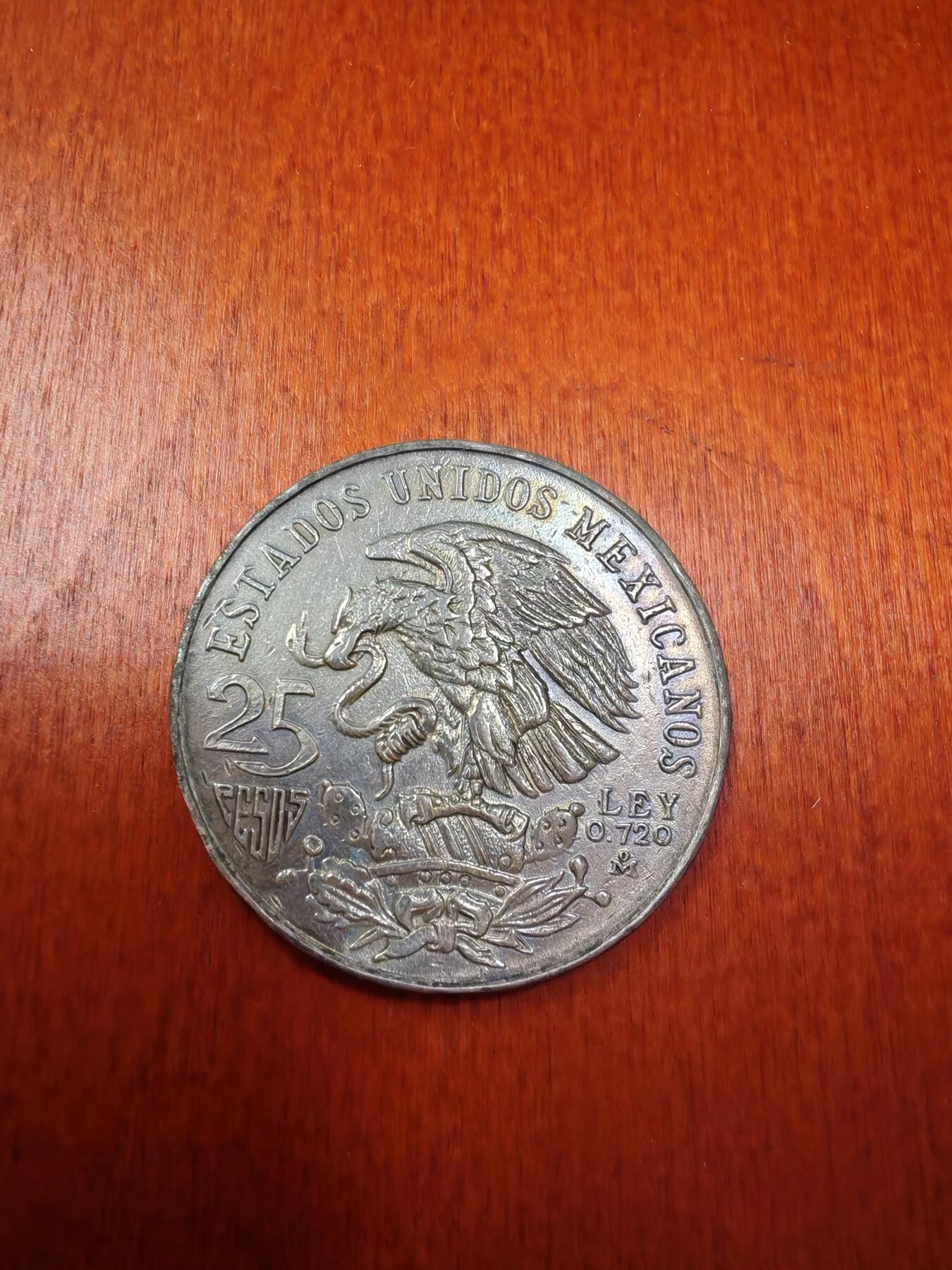 长老汇龙年精选第十三场拍卖 1968墨西哥奥运会25比索大银币，错版币，中间的五环低于两边，被发现后收回销毁，少量流入市场，十分难得