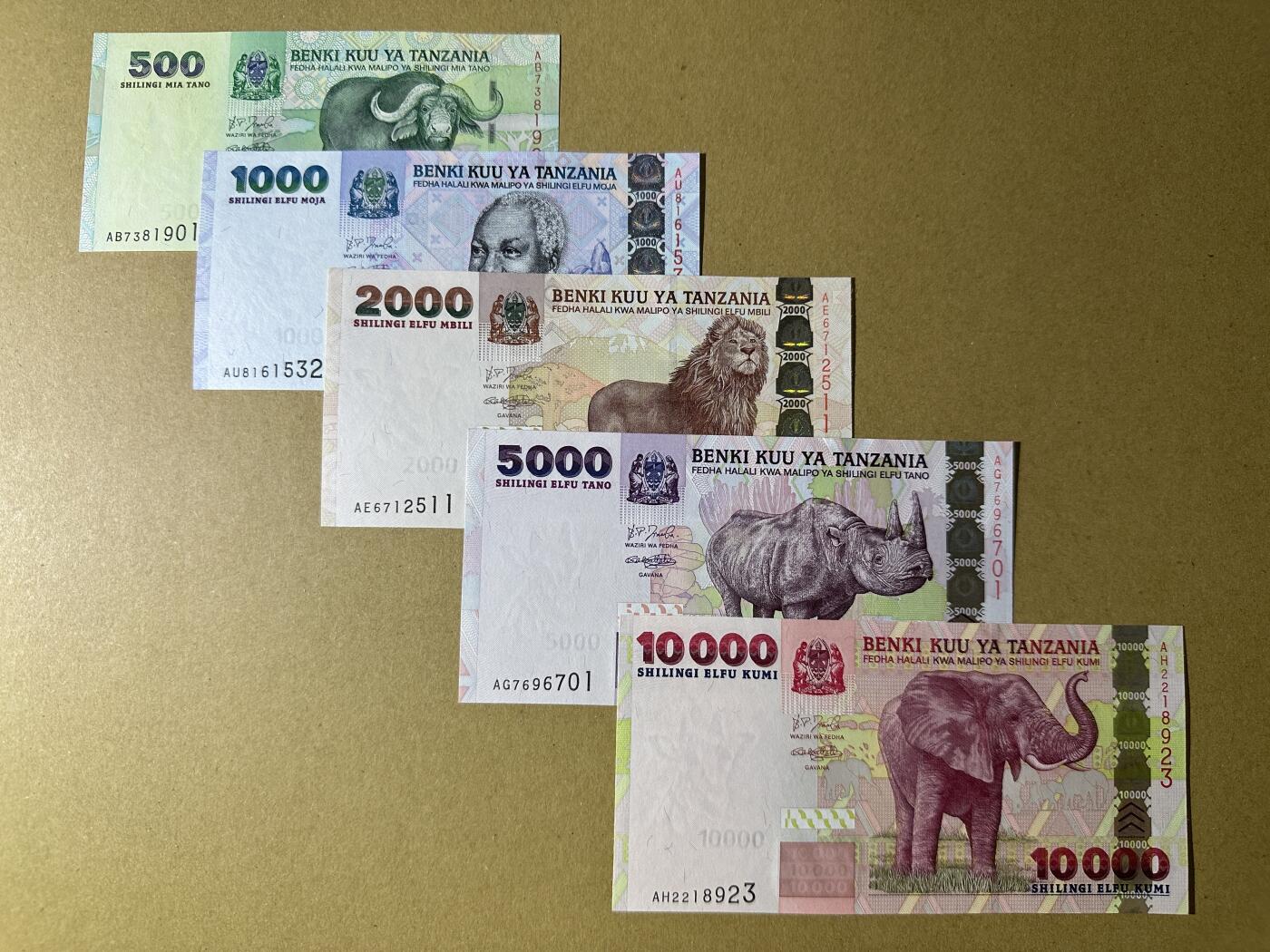 《张总收藏》160期-外币精品百拍周日场 坦桑尼亚500-10000先令全套5张 UNC 2003年 全程无4