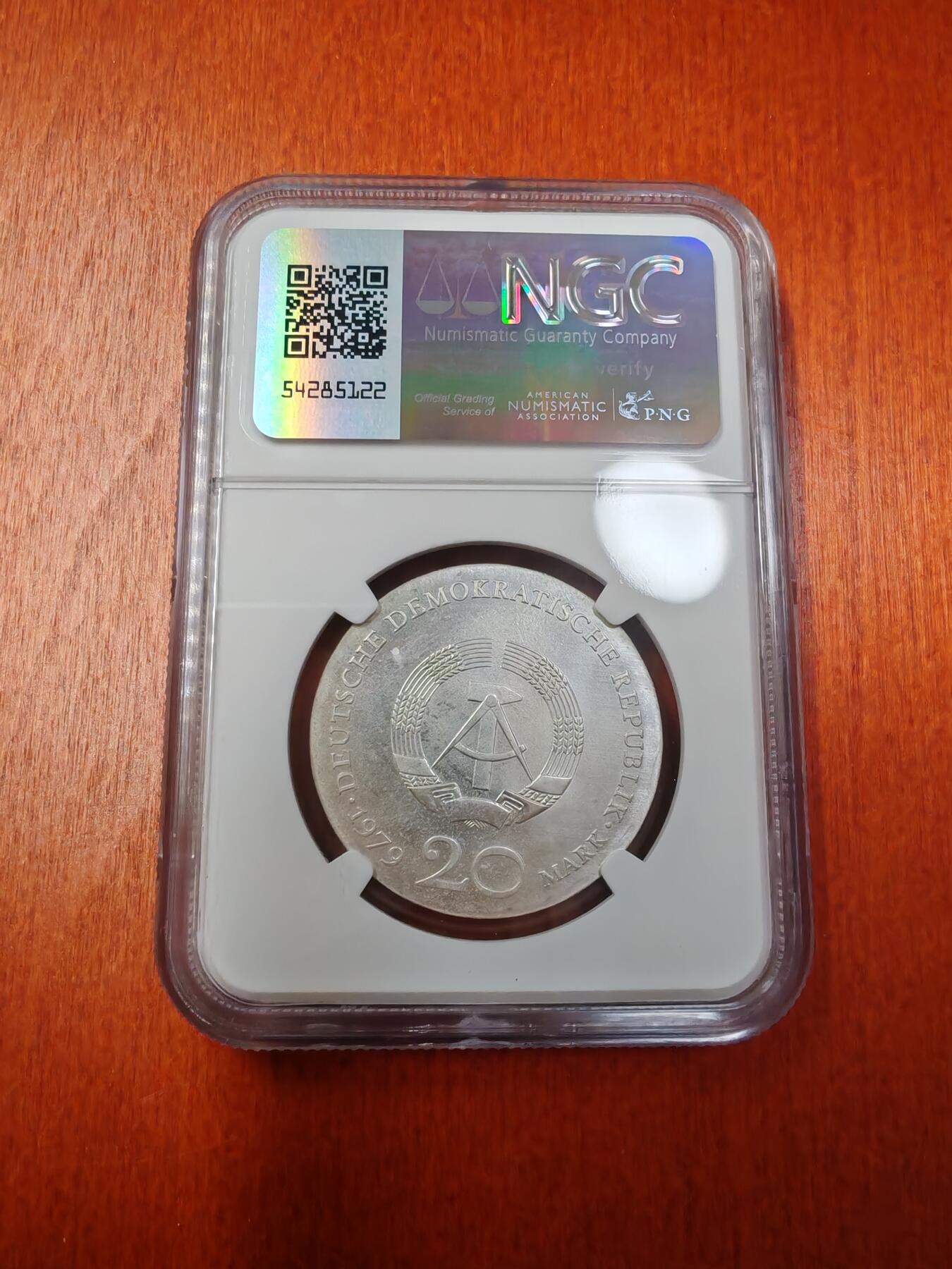 长老汇龙年精选第十三场拍卖 1979 东德莱辛20马克银币，NGC MS65，更高12枚，NGC官网63分160美金，本人有两枚，前几天卖出一枚