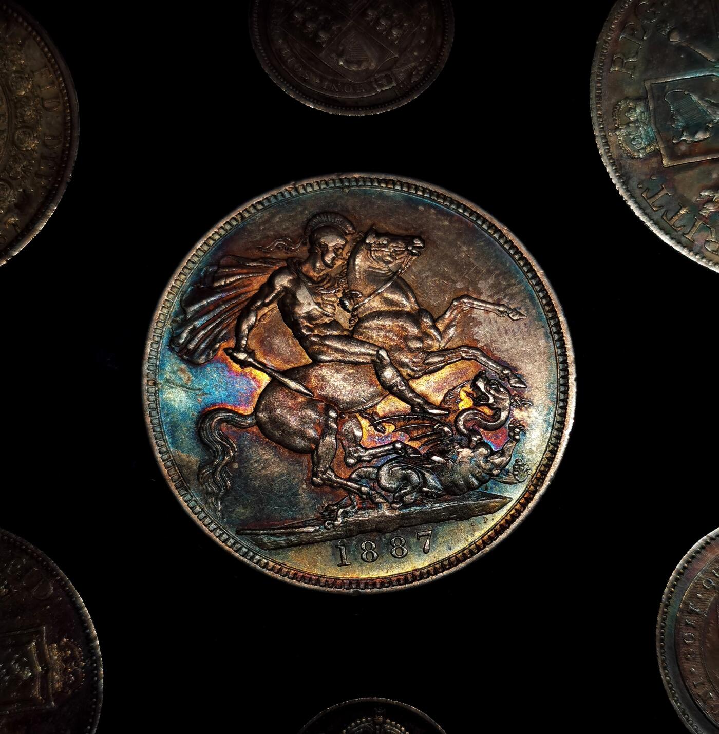 凡希社世界钱币微拍第二百七十八期 1887英国老维高冠流通版3d-Crown七枚套AU带后制盒