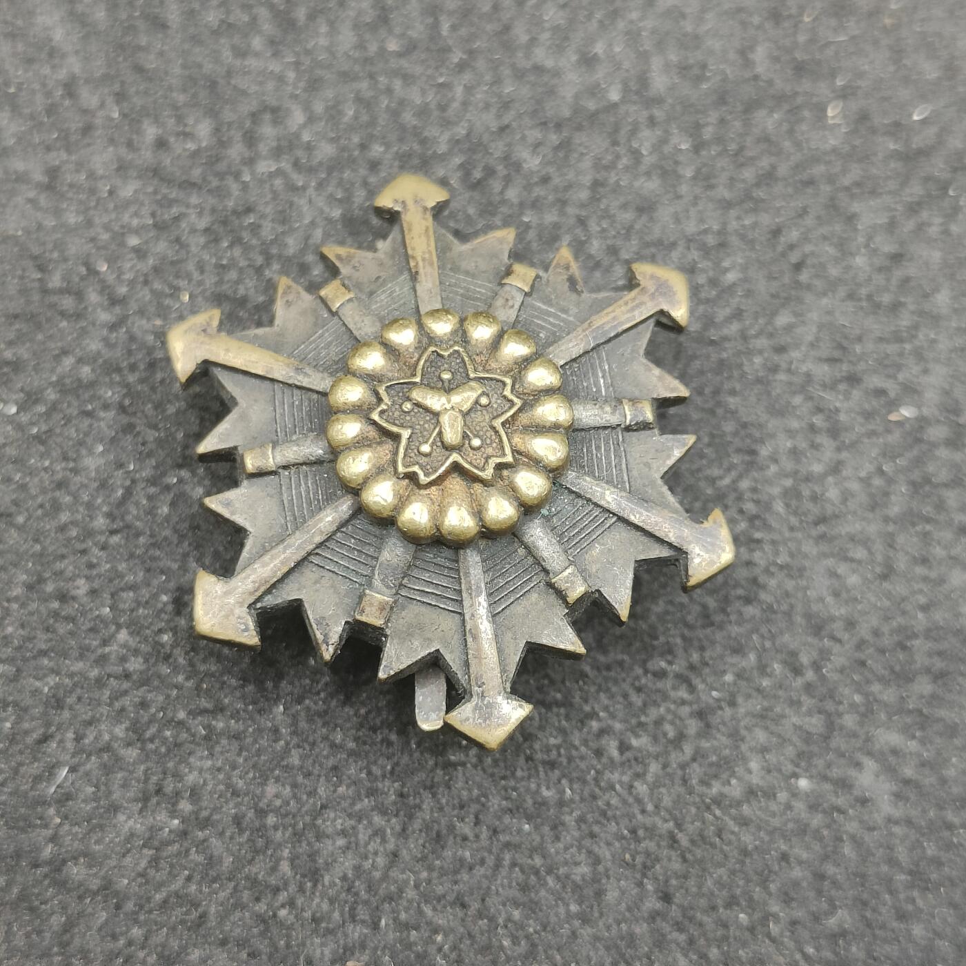 全场0元起拍 第178期 咸鱼国勋章拍卖专场 7月31日（周三）下午6：00开始 日本消防学校徽章