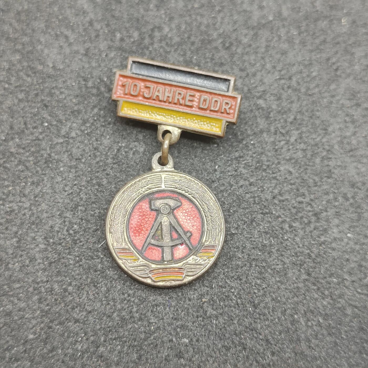 全场0元起拍 第178期 咸鱼国勋章拍卖专场 7月31日（周三）下午6：00开始 稀少，东德建国10周年珐琅纪念章