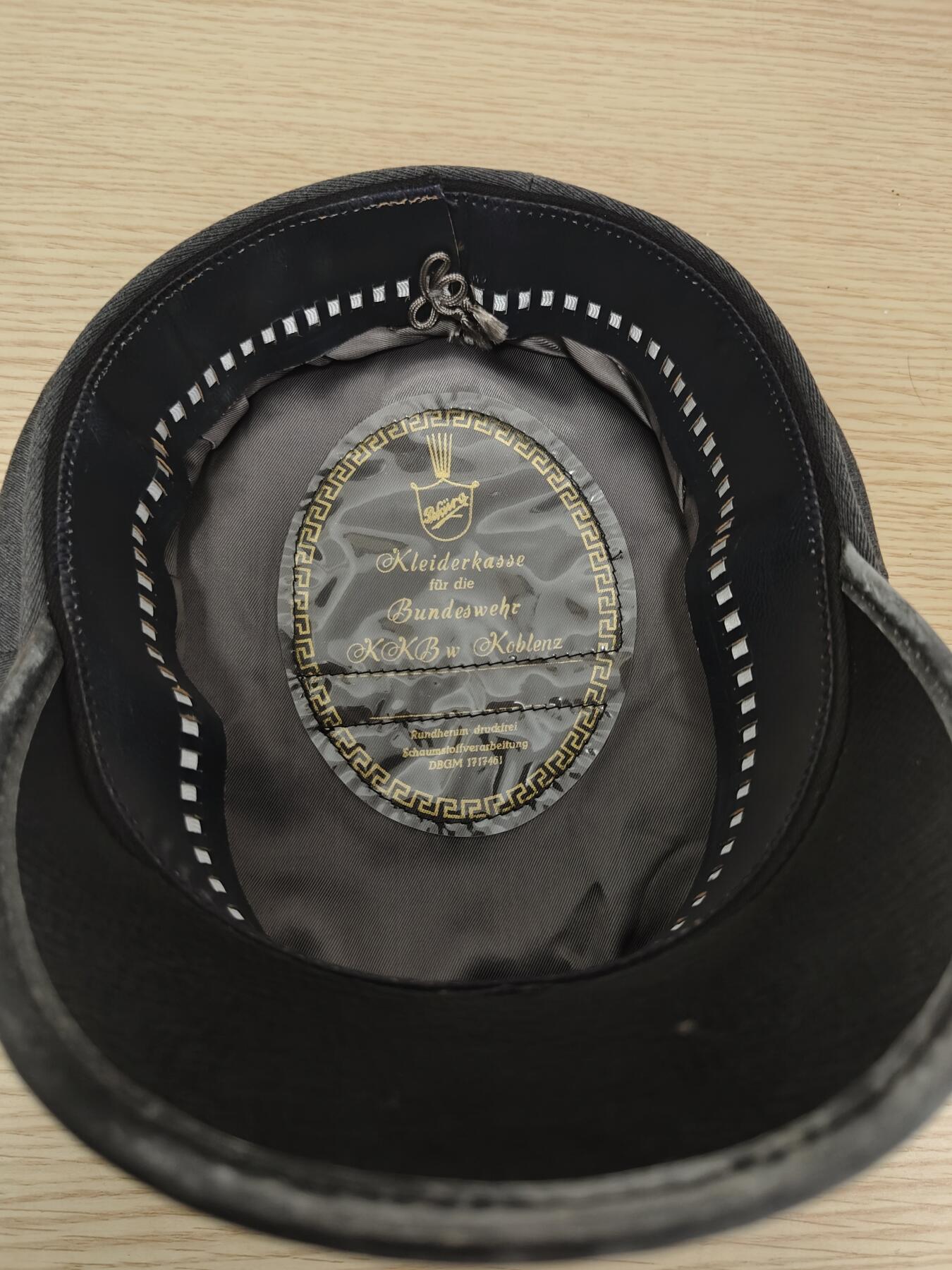 全场0元起拍 第178期 咸鱼国勋章拍卖专场 7月31日（周三）下午6：00开始 西德早期深色尉官大檐帽 58CM