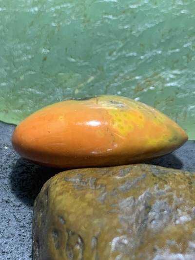 精美亚光战国红玛瑙手工俏色巧雕石破惊天灵猴吊坠一个， 精美亚光战国红玛瑙手工俏色巧雕石破惊天灵猴吊坠一个，