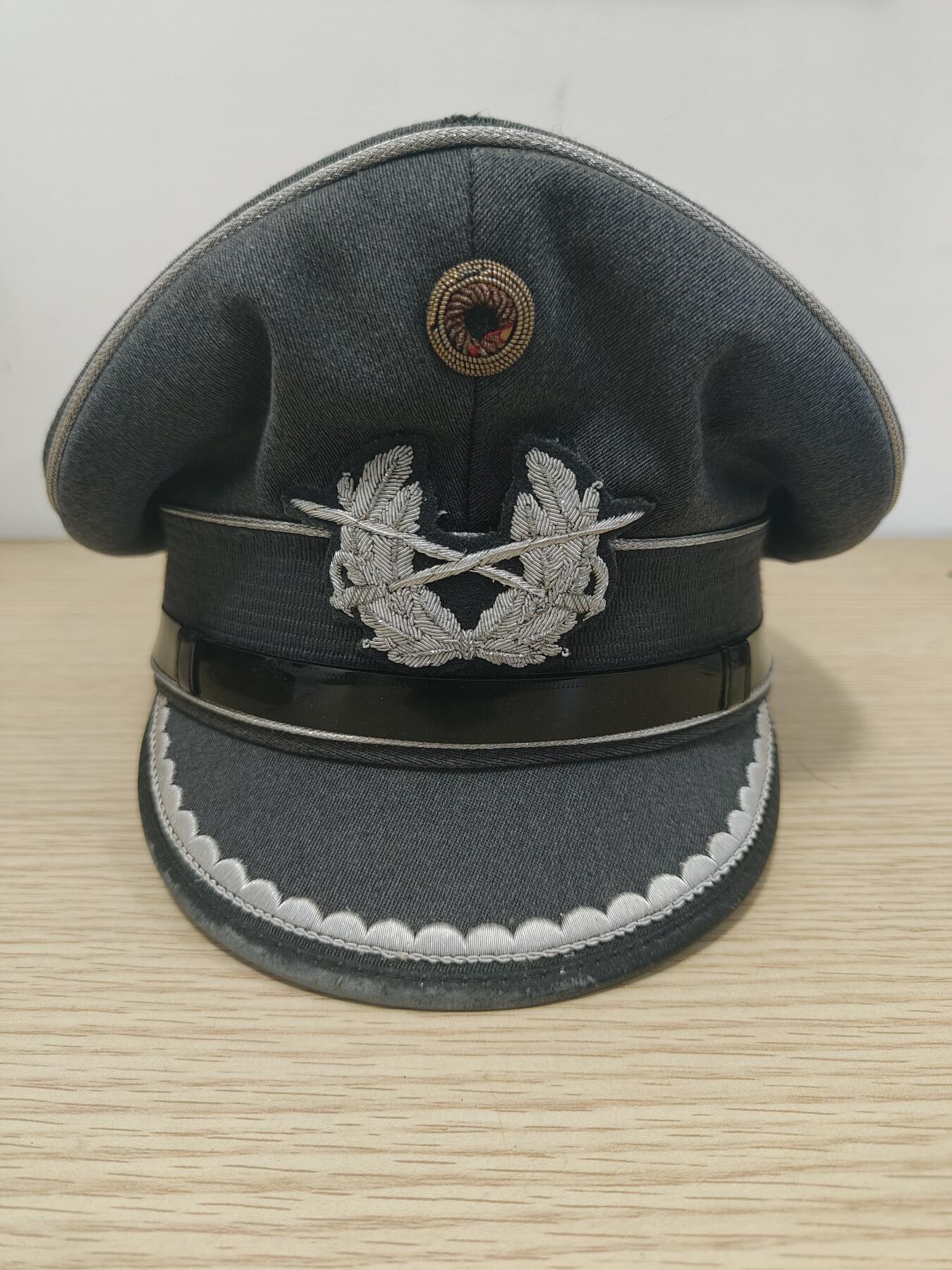 全场0元起拍 第178期 咸鱼国勋章拍卖专场 7月31日（周三）下午6：00开始 西德早期深色尉官大檐帽 58CM