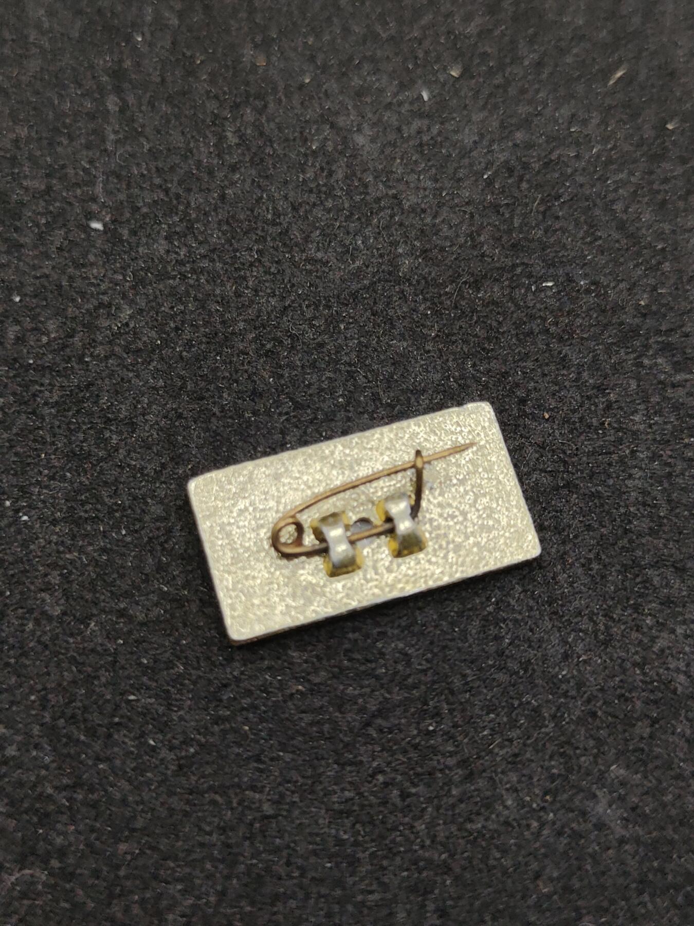 全场0元起拍 第178期 咸鱼国勋章拍卖专场 7月31日（周三）下午6：00开始 朝鲜证章