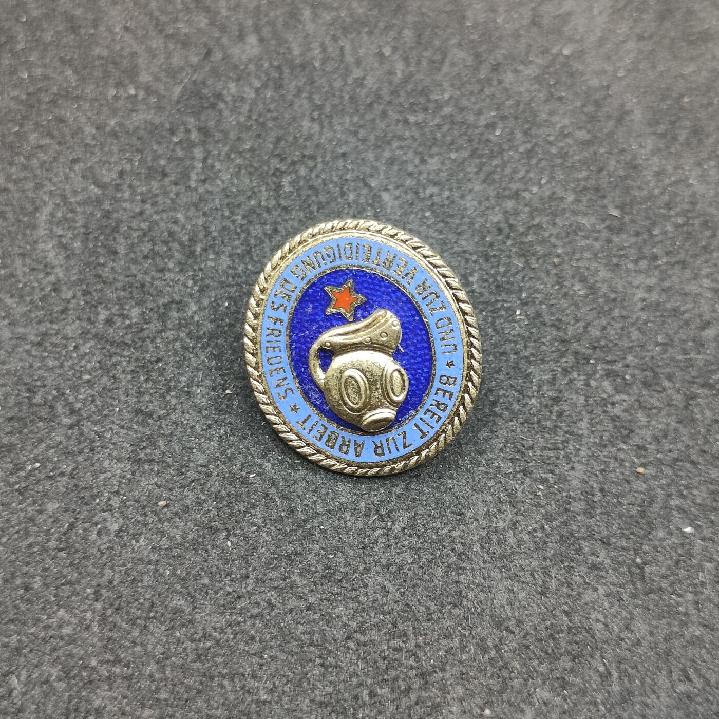 全场0元起拍 第178期 咸鱼国勋章拍卖专场 7月31日（周三）下午6：00开始 东德海上运动国防准备珐琅证章