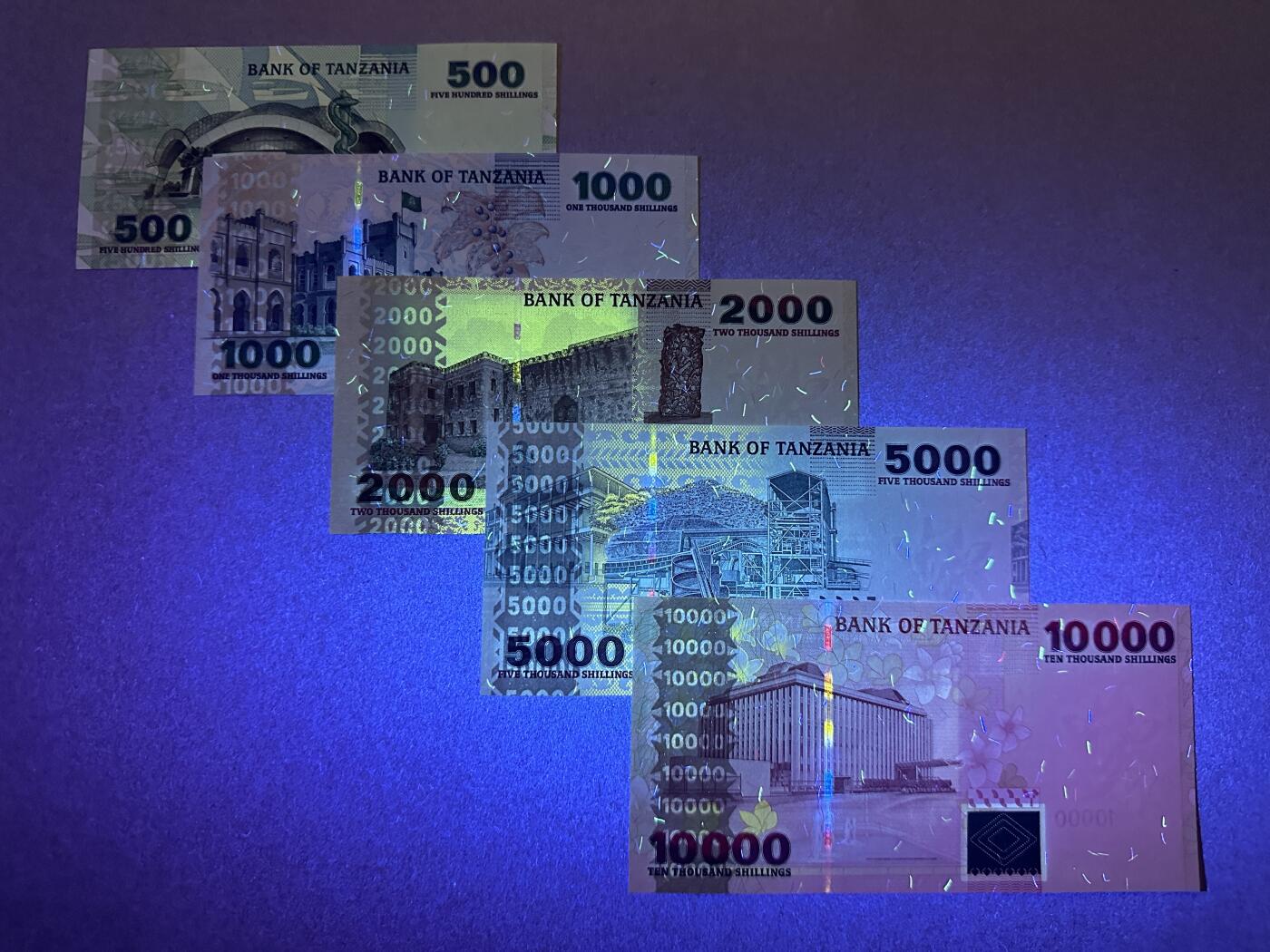 《张总收藏》160期-外币精品百拍周日场 坦桑尼亚500-10000先令全套5张 UNC 2003年 全程无4