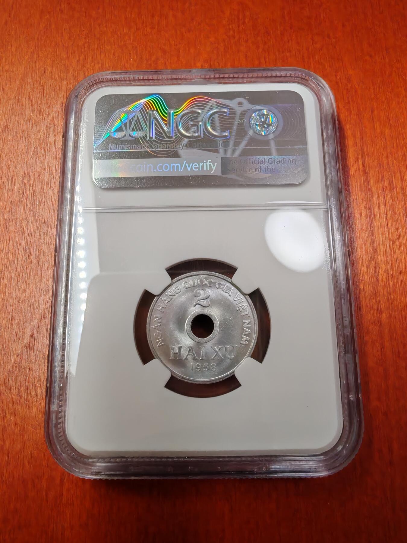 长老汇龙年精选第十三场拍卖 1958 越南 2苏中孔铝币，NGC MS64