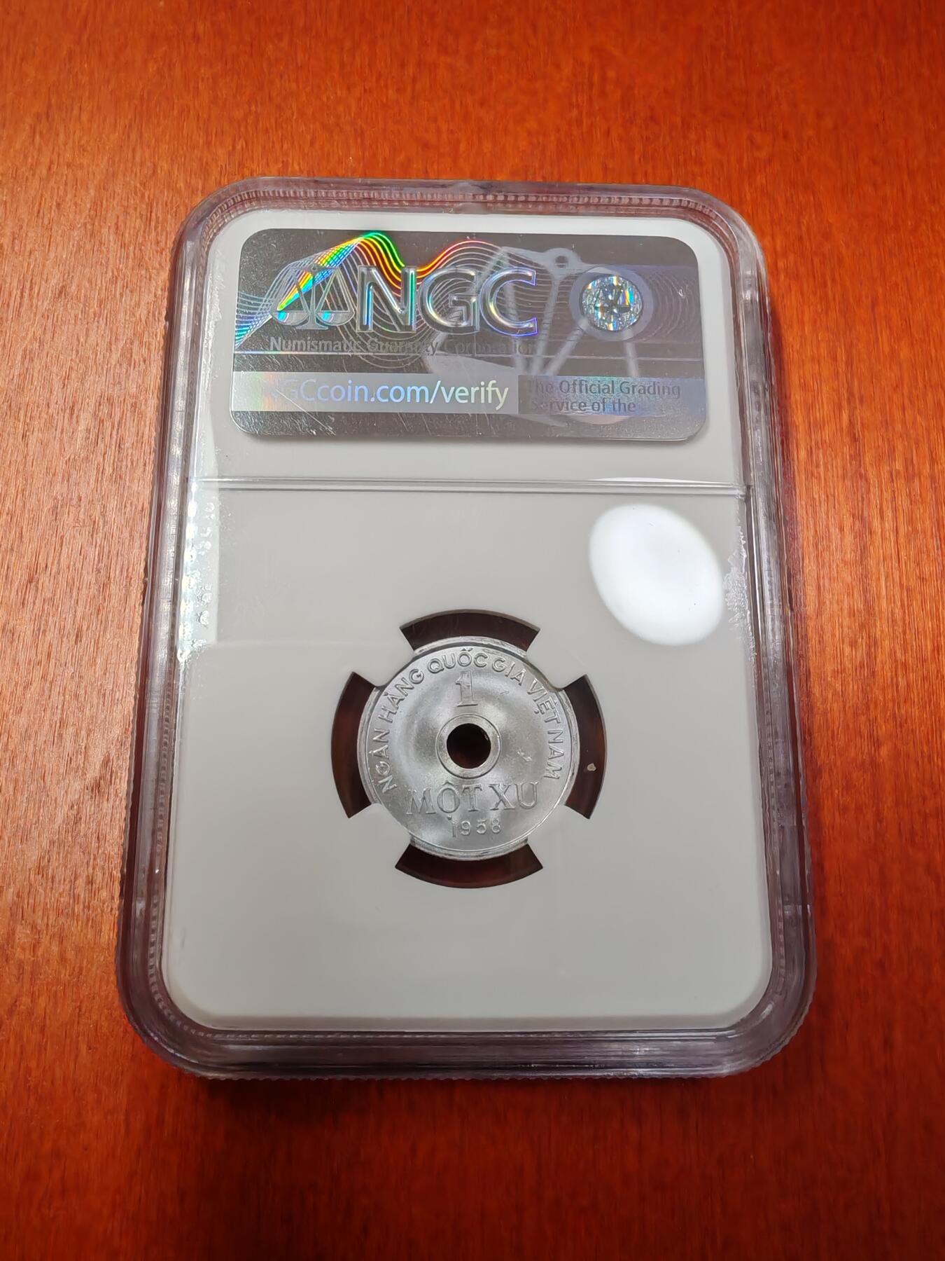 长老汇龙年精选第十三场拍卖 1958 越南 1苏中孔铝币，NGC MS66